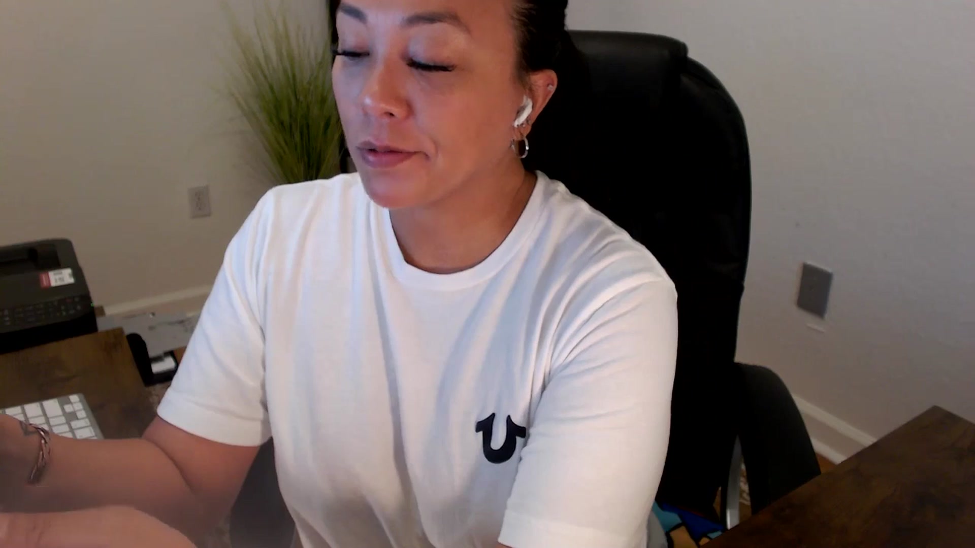 Gallery image thumbnail from MickaylaStar's myfreecams stream on, 06/18/2025, 15:50 image 8 of 20