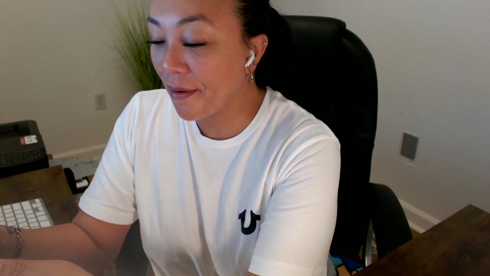 Gallery image thumbnail from MickaylaStar's myfreecams stream on, 06/18/2025, 15:50 image 7 of 20