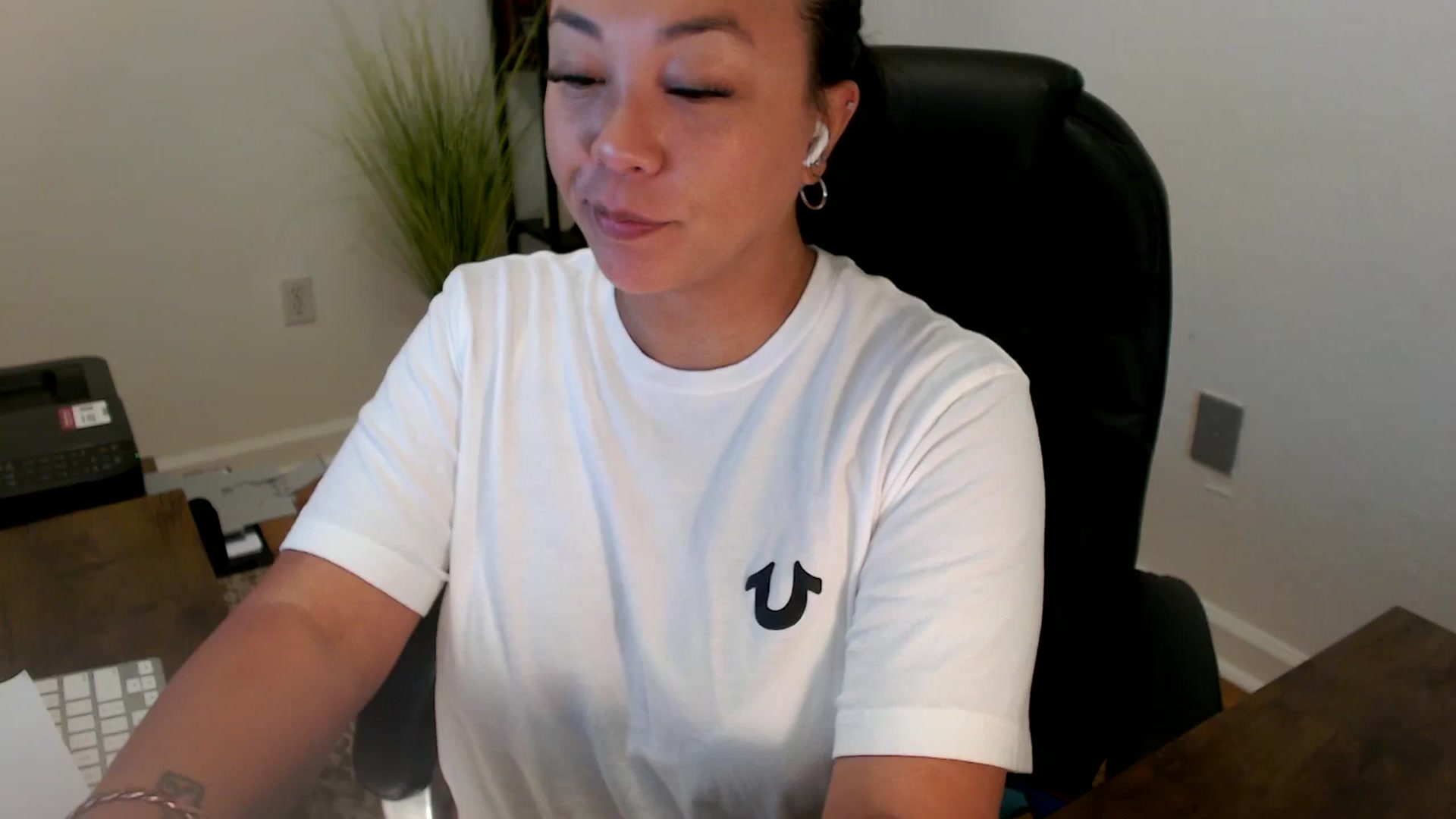 Gallery image thumbnail from MickaylaStar's myfreecams stream on, 06/18/2025, 15:50 image 6 of 20
