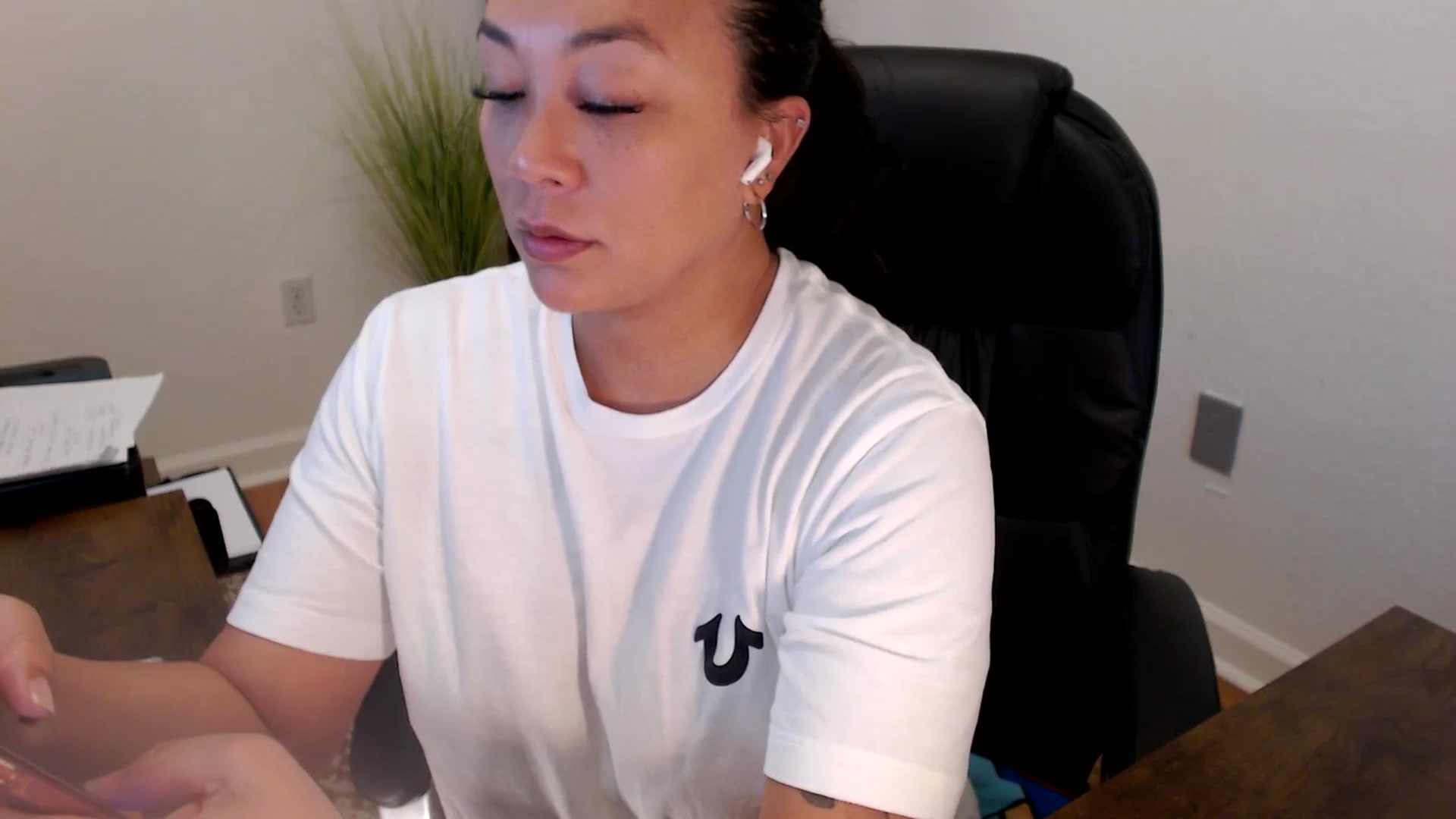 Gallery image thumbnail from MickaylaStar's myfreecams stream on, 06/18/2025, 15:50 image 3 of 20