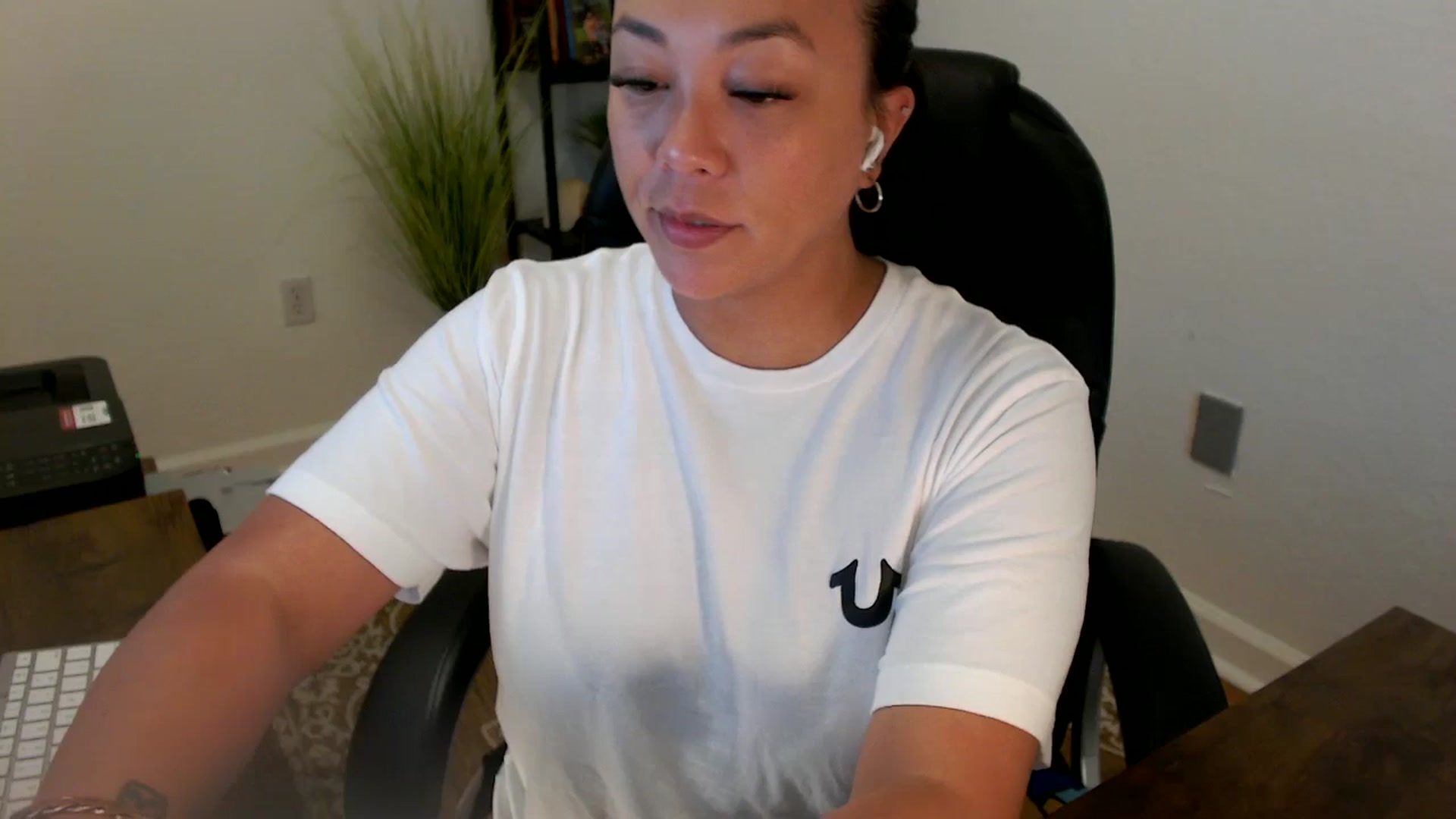 Gallery image thumbnail from MickaylaStar's myfreecams stream on, 06/18/2025, 15:50 image 12 of 20