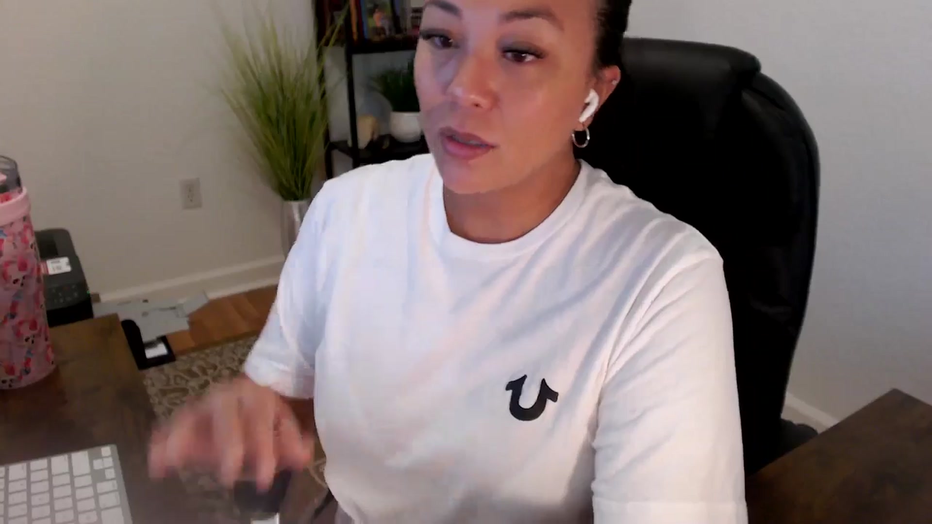Gallery image thumbnail from MickaylaStar's myfreecams stream on, 06/18/2025, 16:28 image 17 of 20