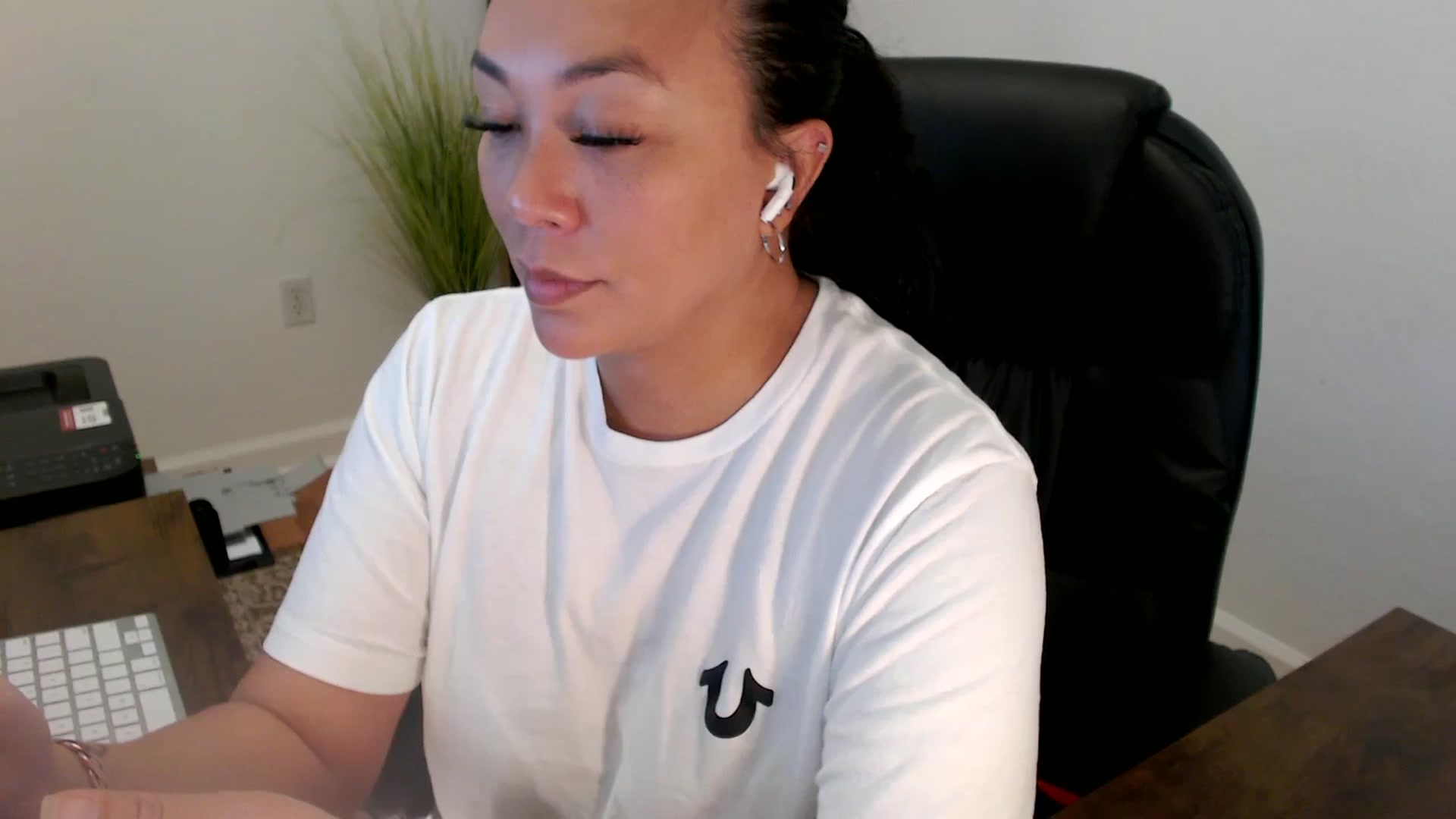 Gallery image thumbnail from MickaylaStar's myfreecams stream on, 06/18/2025, 16:28 image 9 of 20