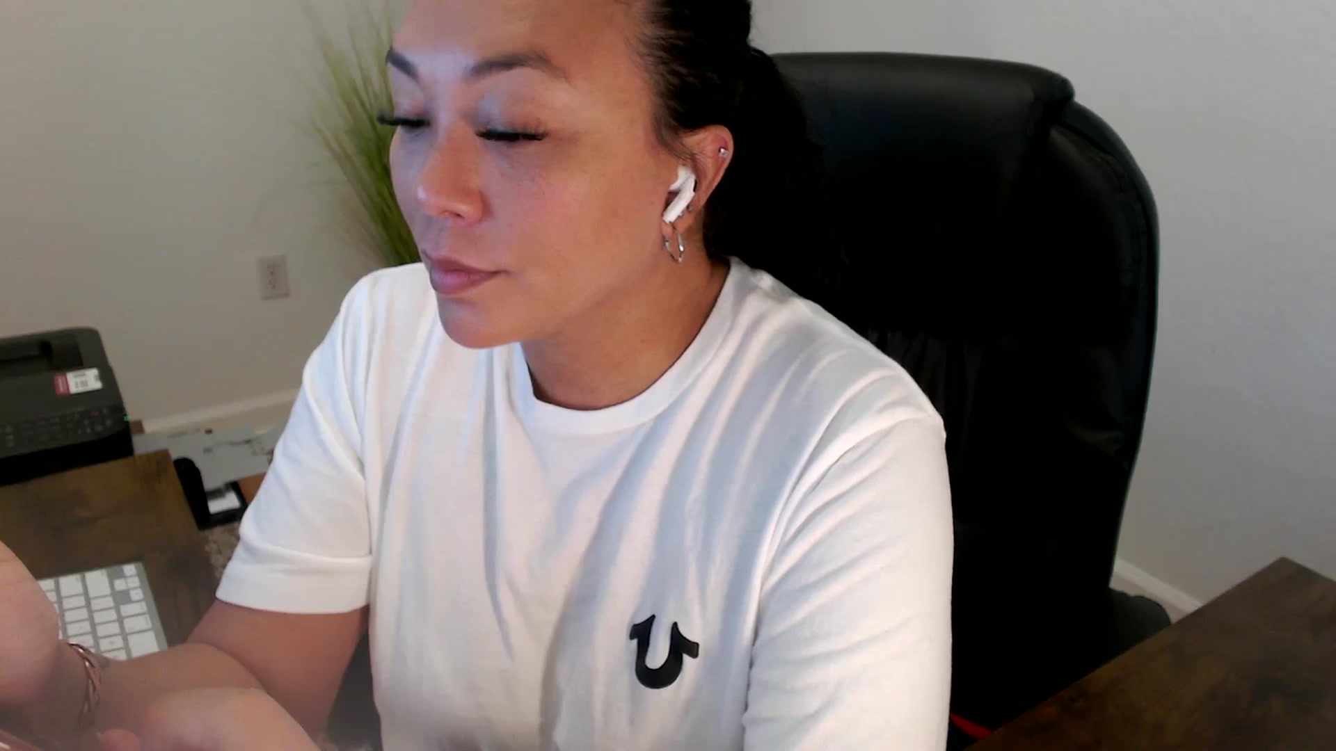 Gallery image thumbnail from MickaylaStar's myfreecams stream on, 06/18/2025, 16:28 image 8 of 20