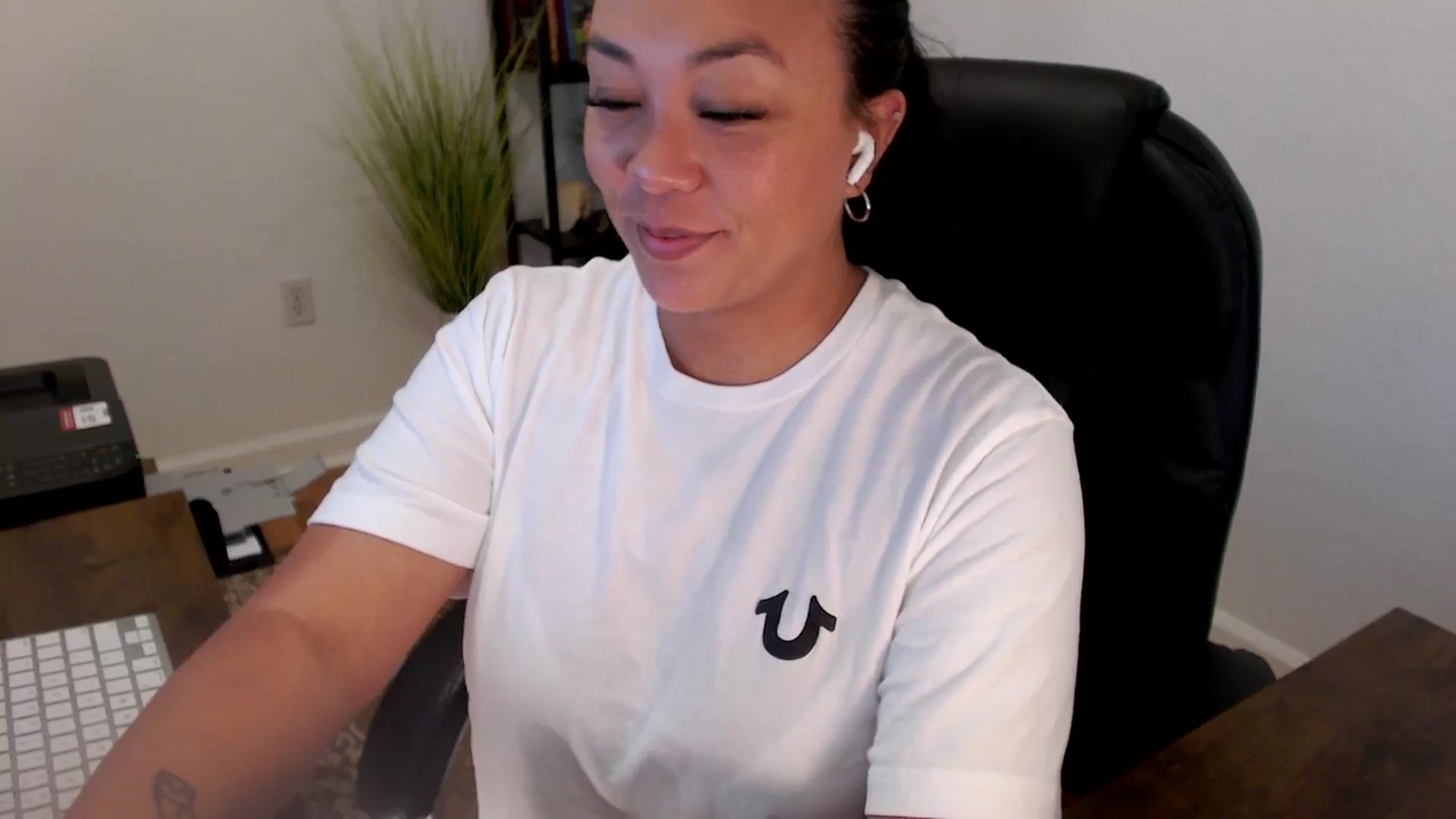 Gallery image thumbnail from MickaylaStar's myfreecams stream on, 06/18/2025, 16:28 image 7 of 20