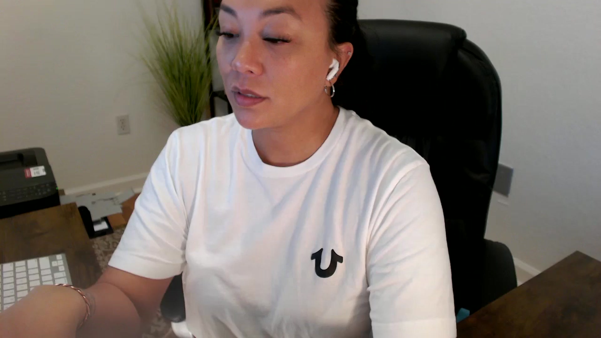 Gallery image thumbnail from MickaylaStar's myfreecams stream on, 06/18/2025, 16:28 image 1 of 20