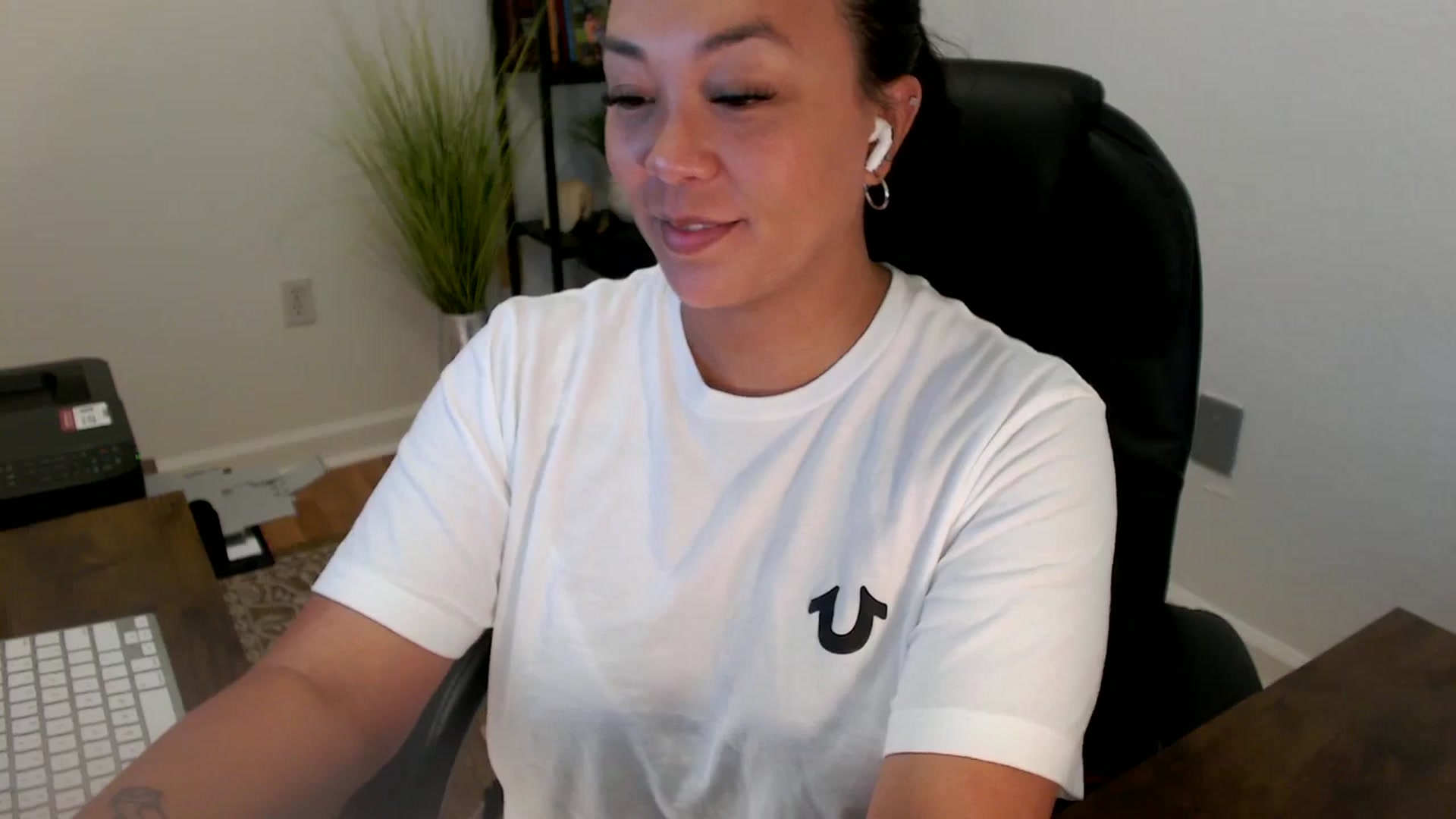 Gallery image thumbnail from MickaylaStar's myfreecams stream on, 06/18/2025, 16:28 image 10 of 20