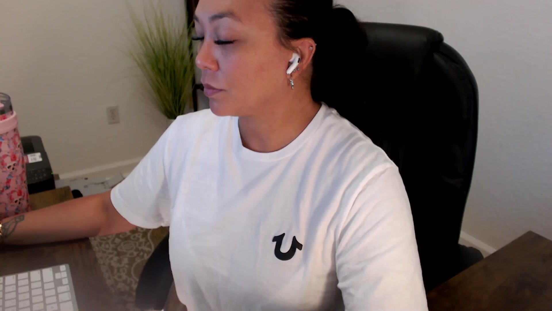 Gallery image thumbnail from MickaylaStar's myfreecams stream on, 06/18/2025, 16:28 image 16 of 20