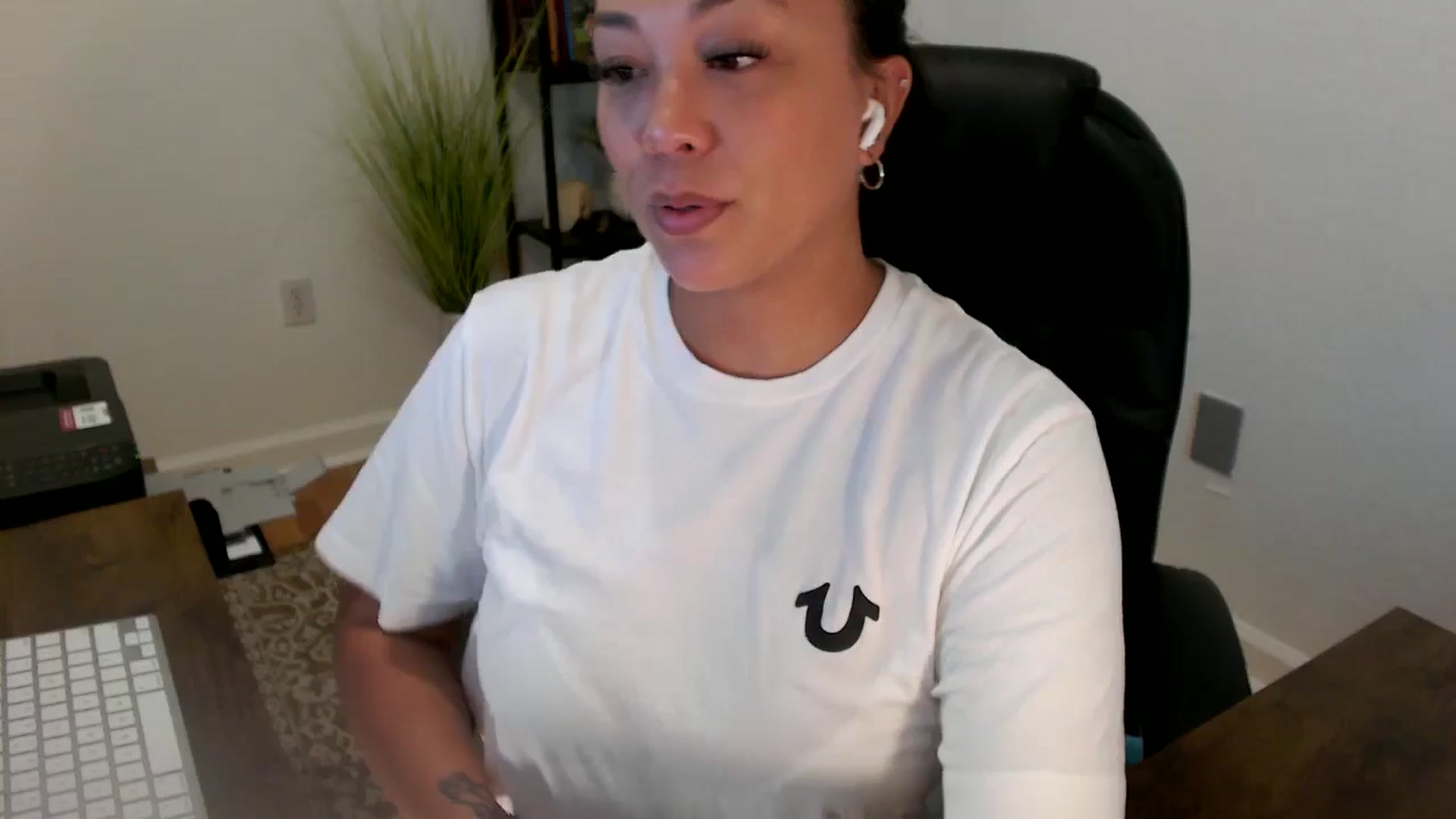 Gallery image thumbnail from MickaylaStar's myfreecams stream on, 06/18/2025, 16:28 image 2 of 20