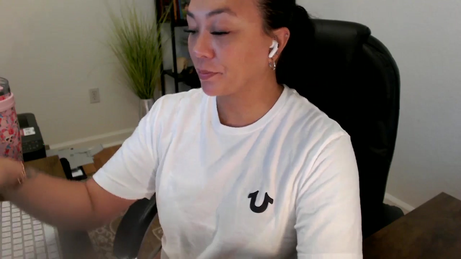 Gallery image thumbnail from MickaylaStar's myfreecams stream on, 06/18/2025, 16:28 image 15 of 20