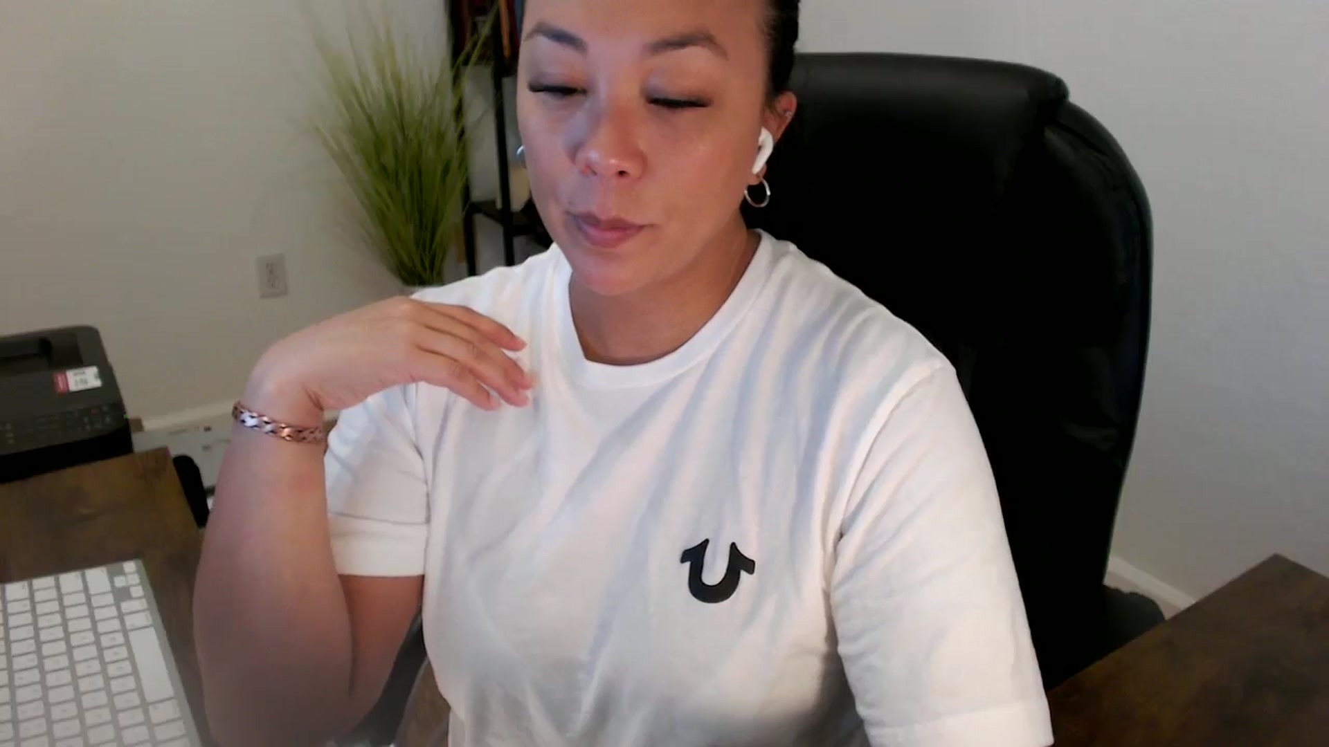 Gallery image thumbnail from MickaylaStar's myfreecams stream on, 06/18/2025, 16:28 image 6 of 20