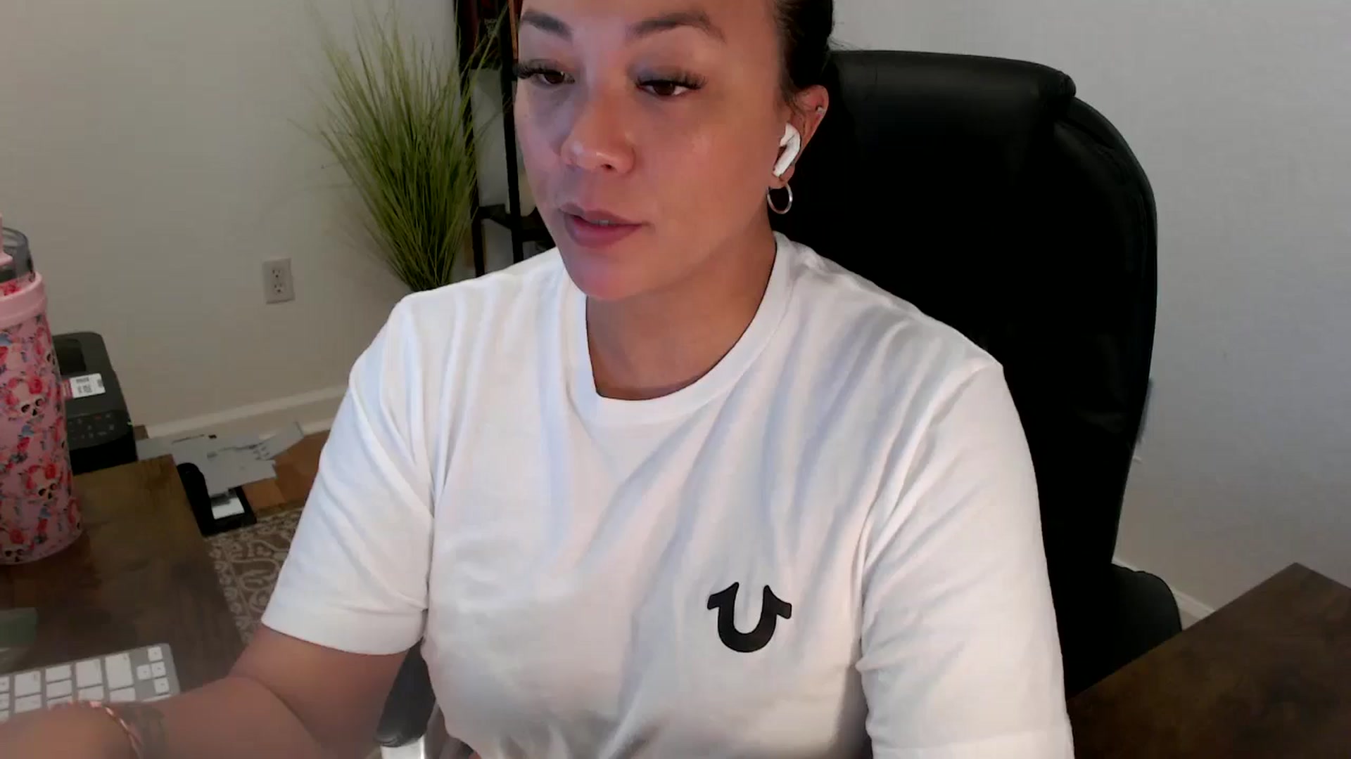 Gallery image thumbnail from MickaylaStar's myfreecams stream on, 06/18/2025, 16:28 image 19 of 20