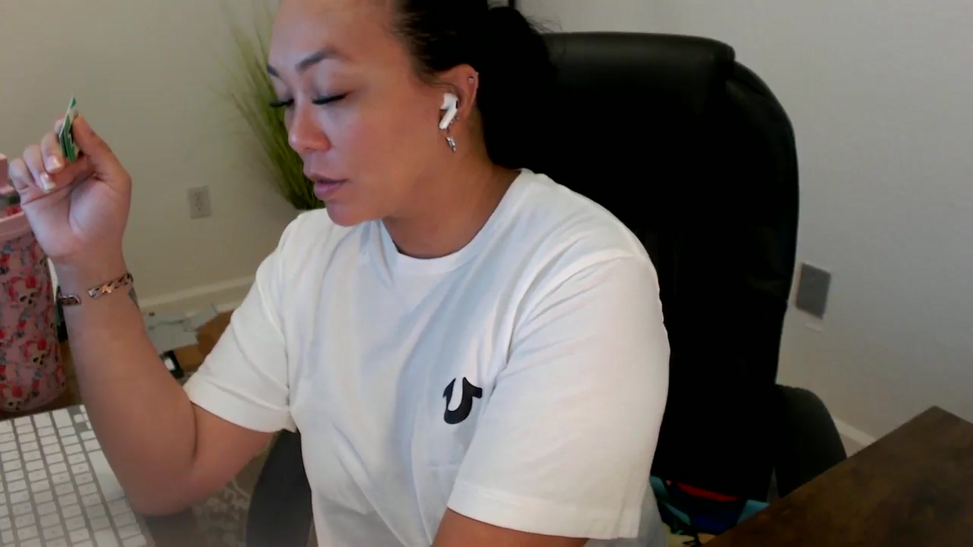 Gallery image thumbnail from MickaylaStar's myfreecams stream on, 06/18/2025, 17:16 image 19 of 20