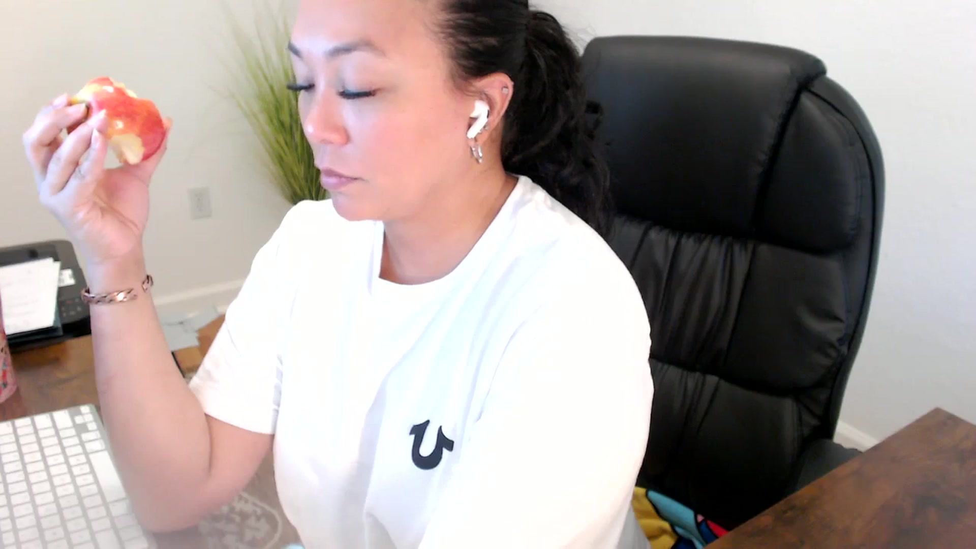 Gallery image thumbnail from MickaylaStar's myfreecams stream on, 06/18/2025, 17:16 image 15 of 20