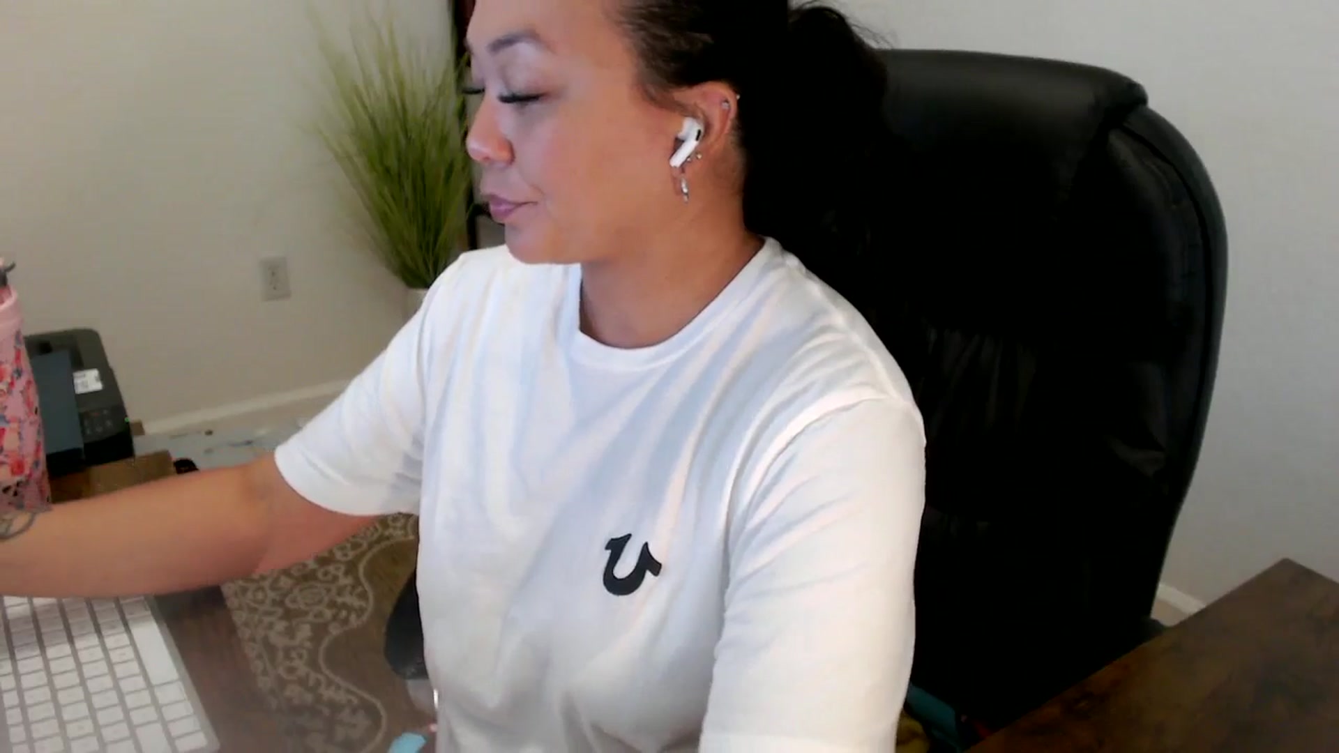 Gallery image thumbnail from MickaylaStar's myfreecams stream on, 06/18/2025, 17:16 image 2 of 20