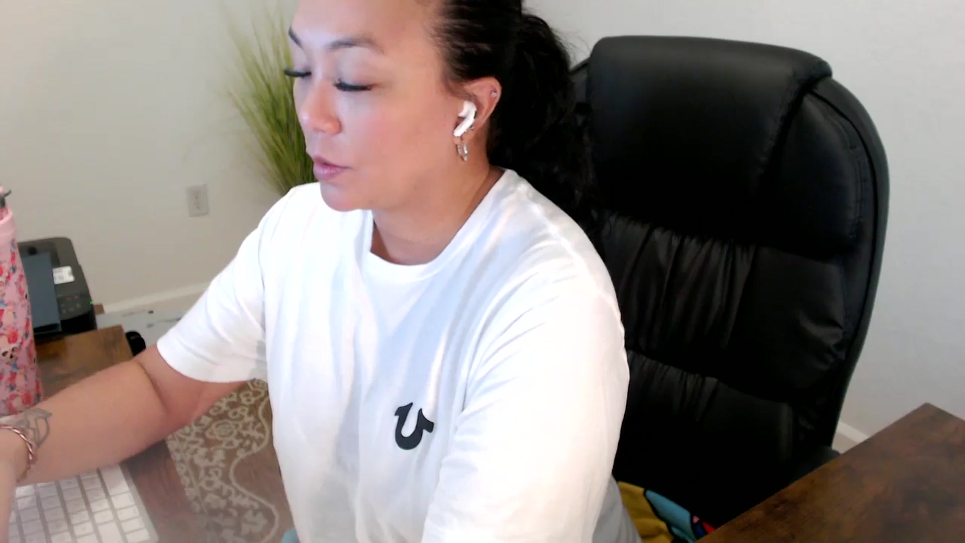 Gallery image thumbnail from MickaylaStar's myfreecams stream on, 06/18/2025, 17:16 image 4 of 20