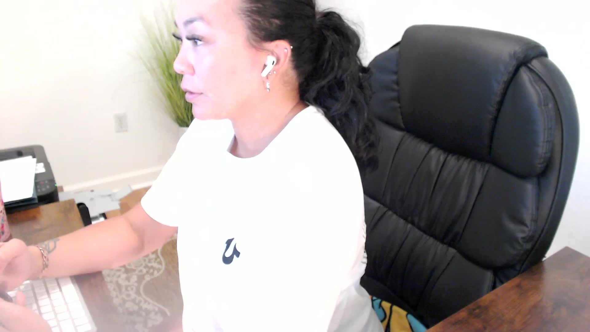 Gallery image thumbnail from MickaylaStar's myfreecams stream on, 06/18/2025, 17:16 image 13 of 20