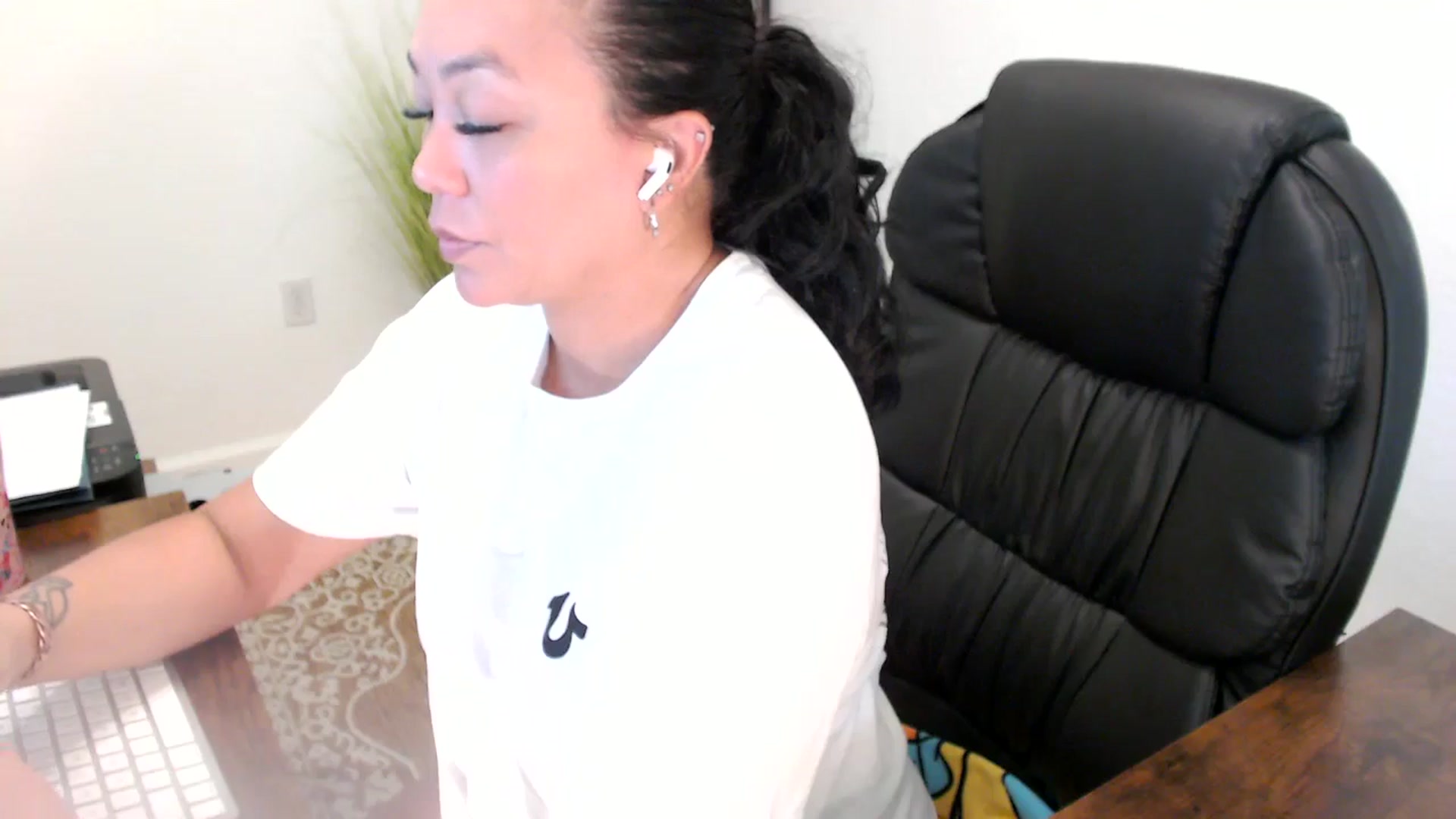 Gallery image thumbnail from MickaylaStar's myfreecams stream on, 06/18/2025, 17:16 image 14 of 20