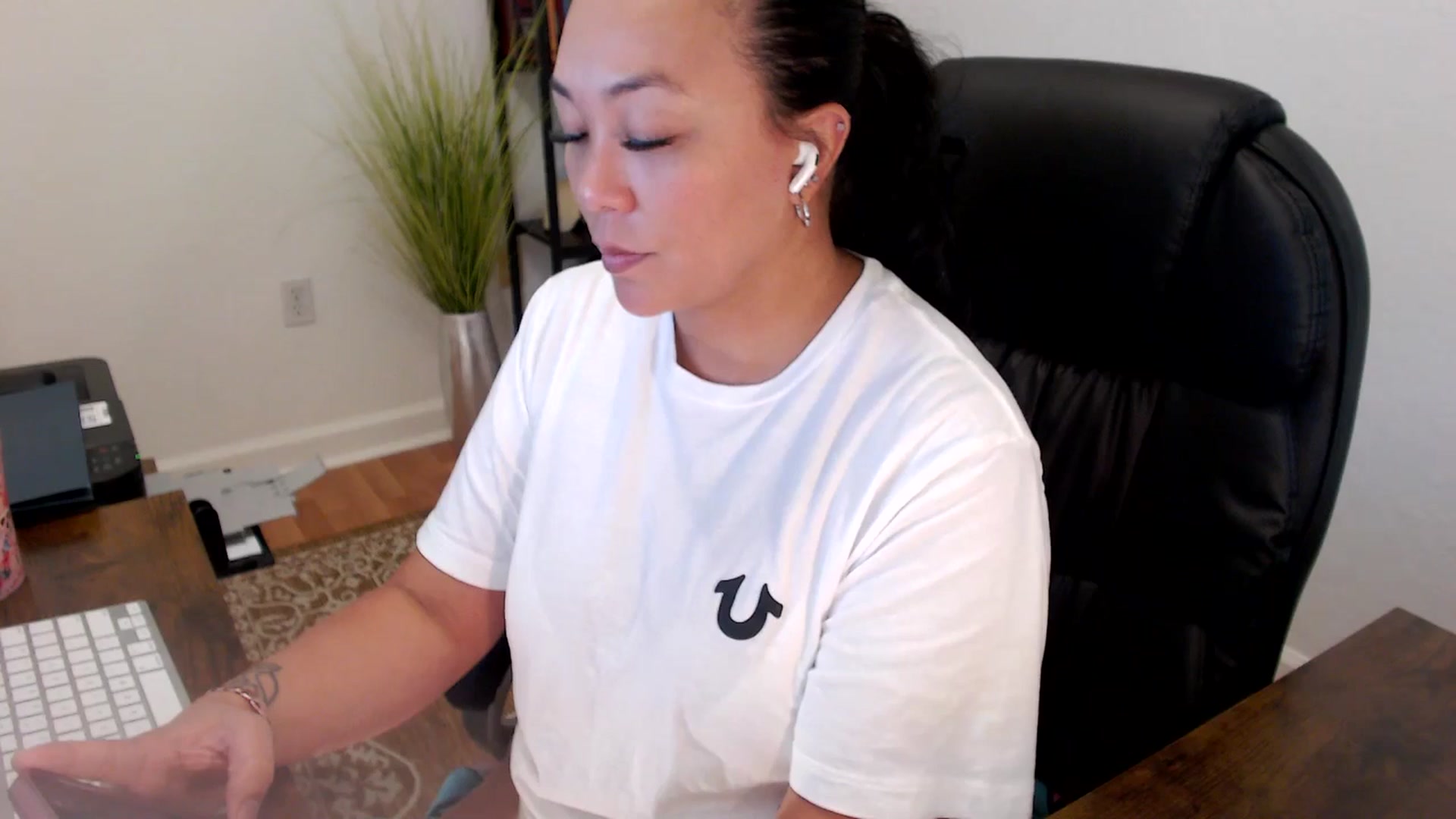 Gallery image thumbnail from MickaylaStar's myfreecams stream on, 06/18/2025, 17:16 image 8 of 20