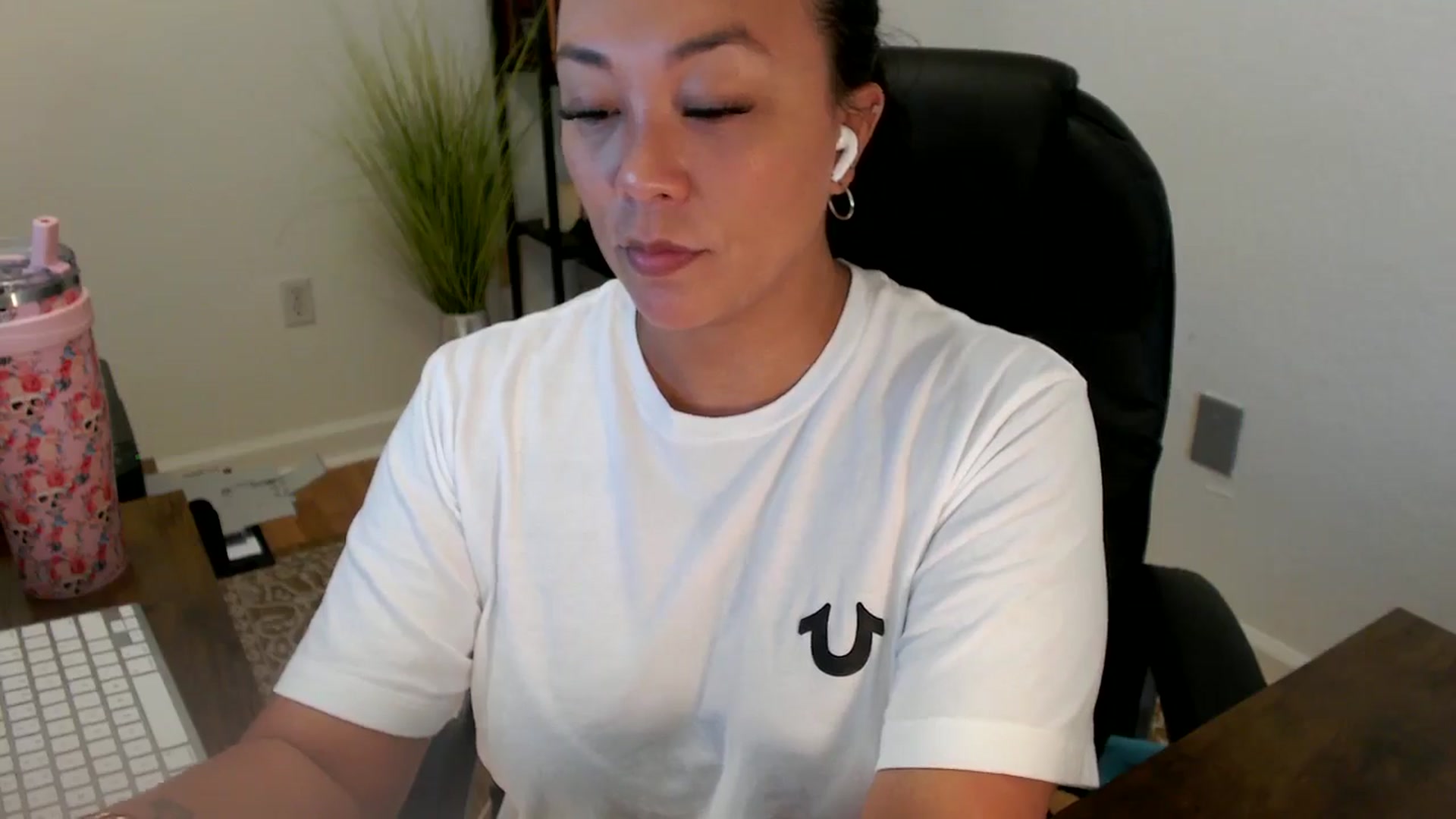 Gallery image thumbnail from MickaylaStar's myfreecams stream on, 06/18/2025, 17:16 image 16 of 20