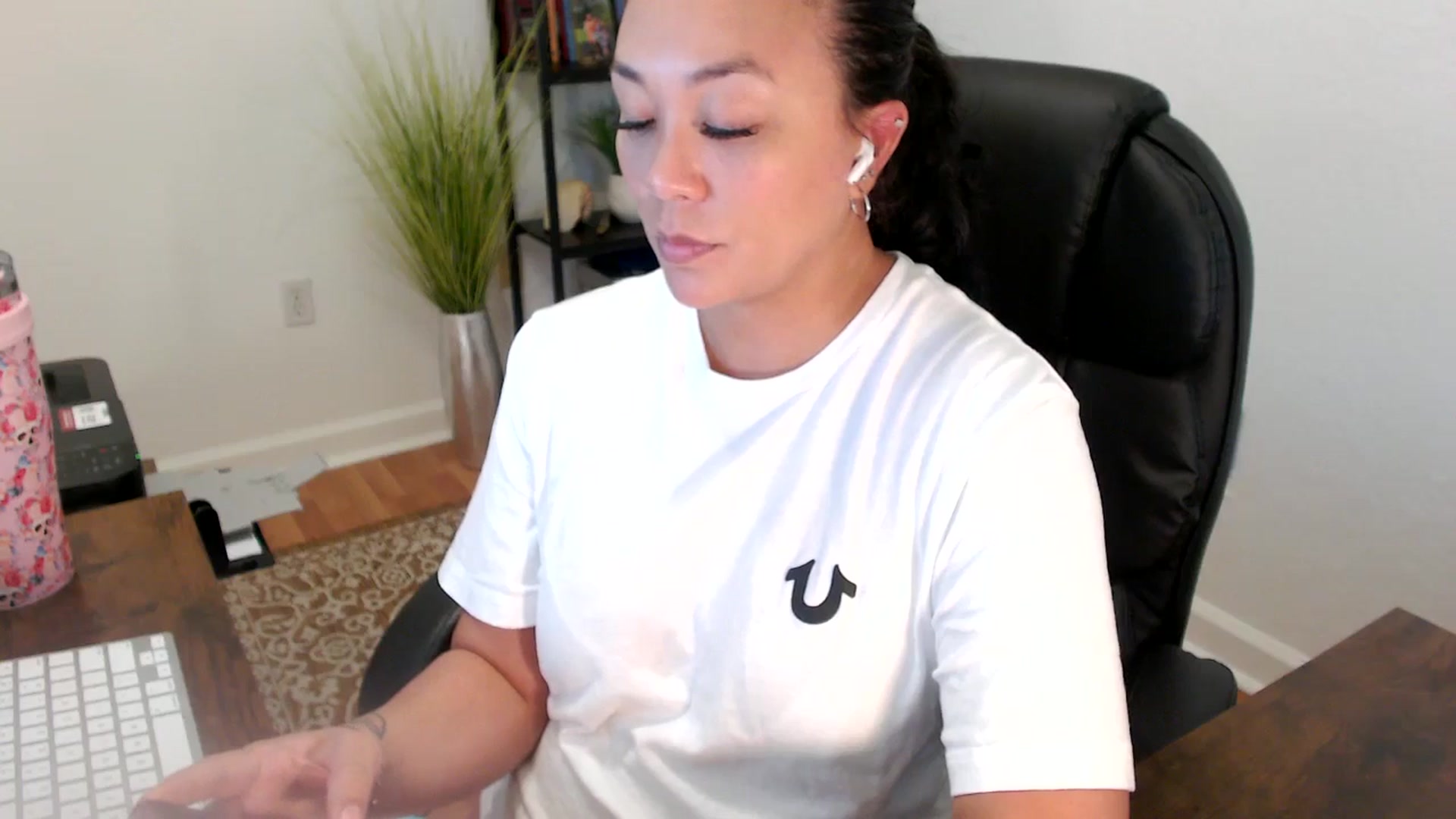 Gallery image thumbnail from MickaylaStar's myfreecams stream on, 06/18/2025, 18:15 image 5 of 20