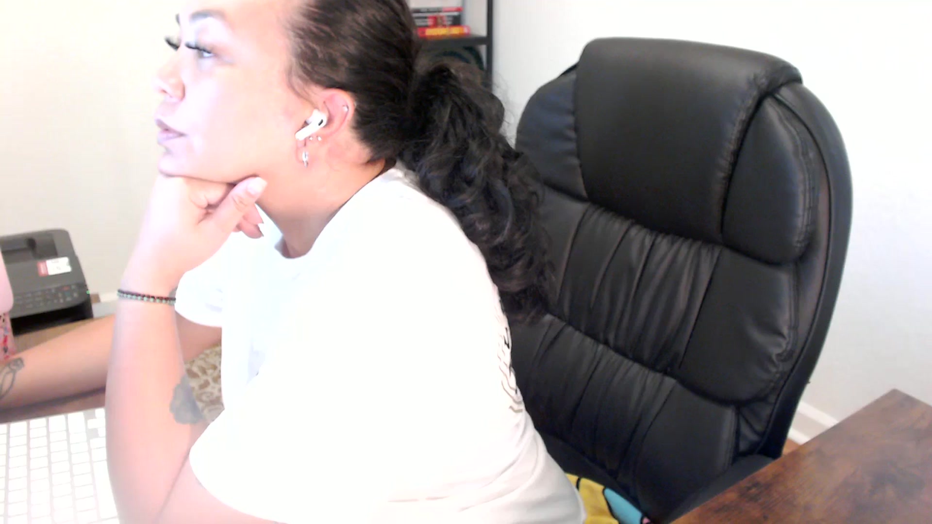 Gallery image thumbnail from MickaylaStar's myfreecams stream on, 06/18/2025, 18:15 image 16 of 20