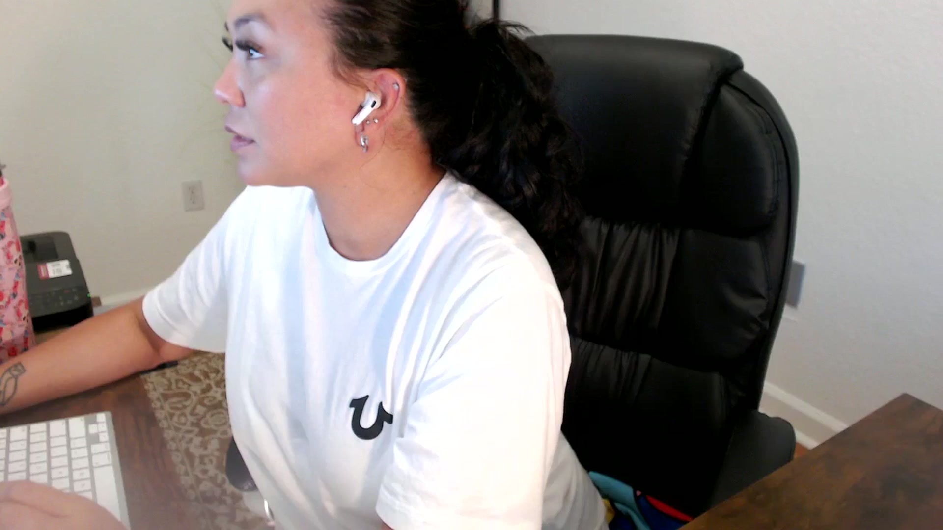 Gallery image thumbnail from MickaylaStar's myfreecams stream on, 06/18/2025, 18:15 image 19 of 20