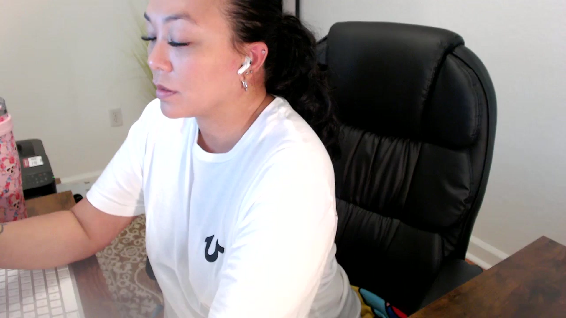 Gallery image thumbnail from MickaylaStar's myfreecams stream on, 06/18/2025, 18:15 image 7 of 20