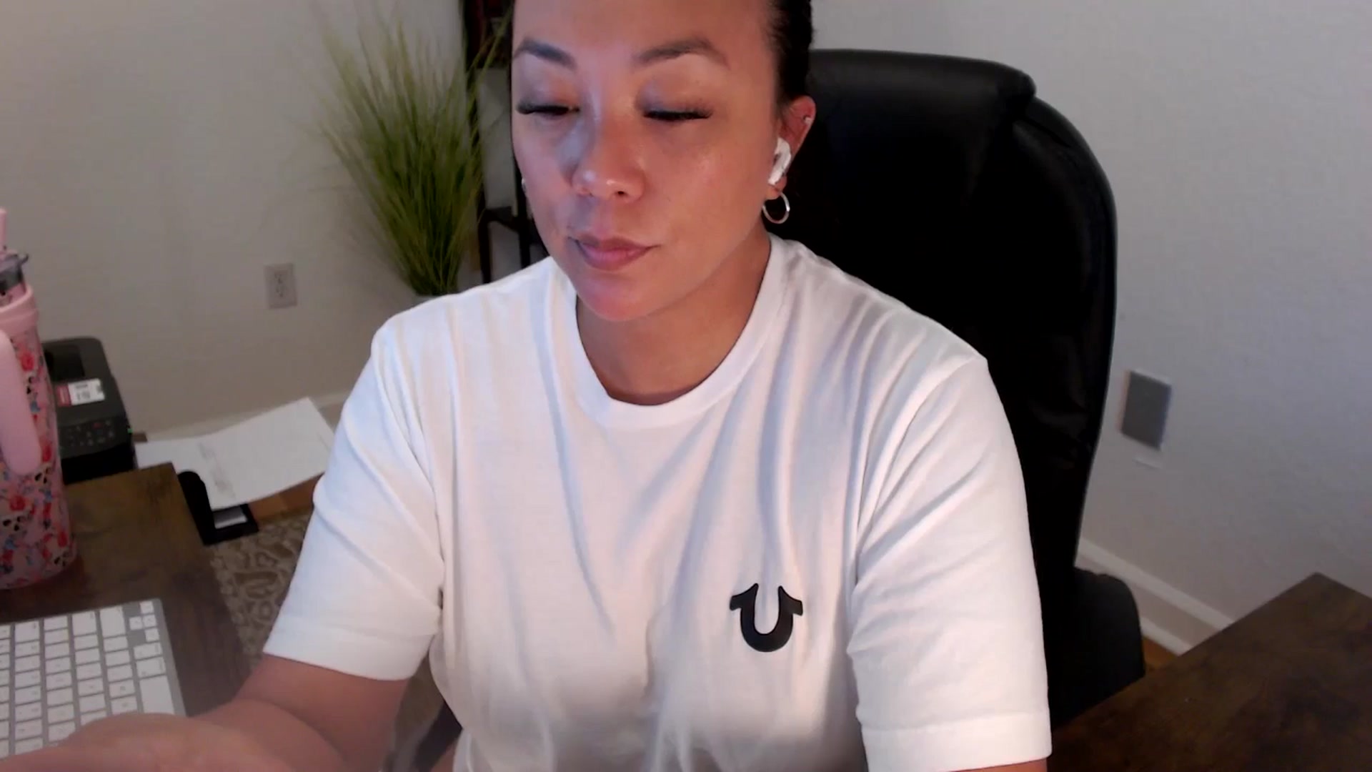 Gallery image thumbnail from MickaylaStar's myfreecams stream on, 06/18/2025, 18:15 image 12 of 20