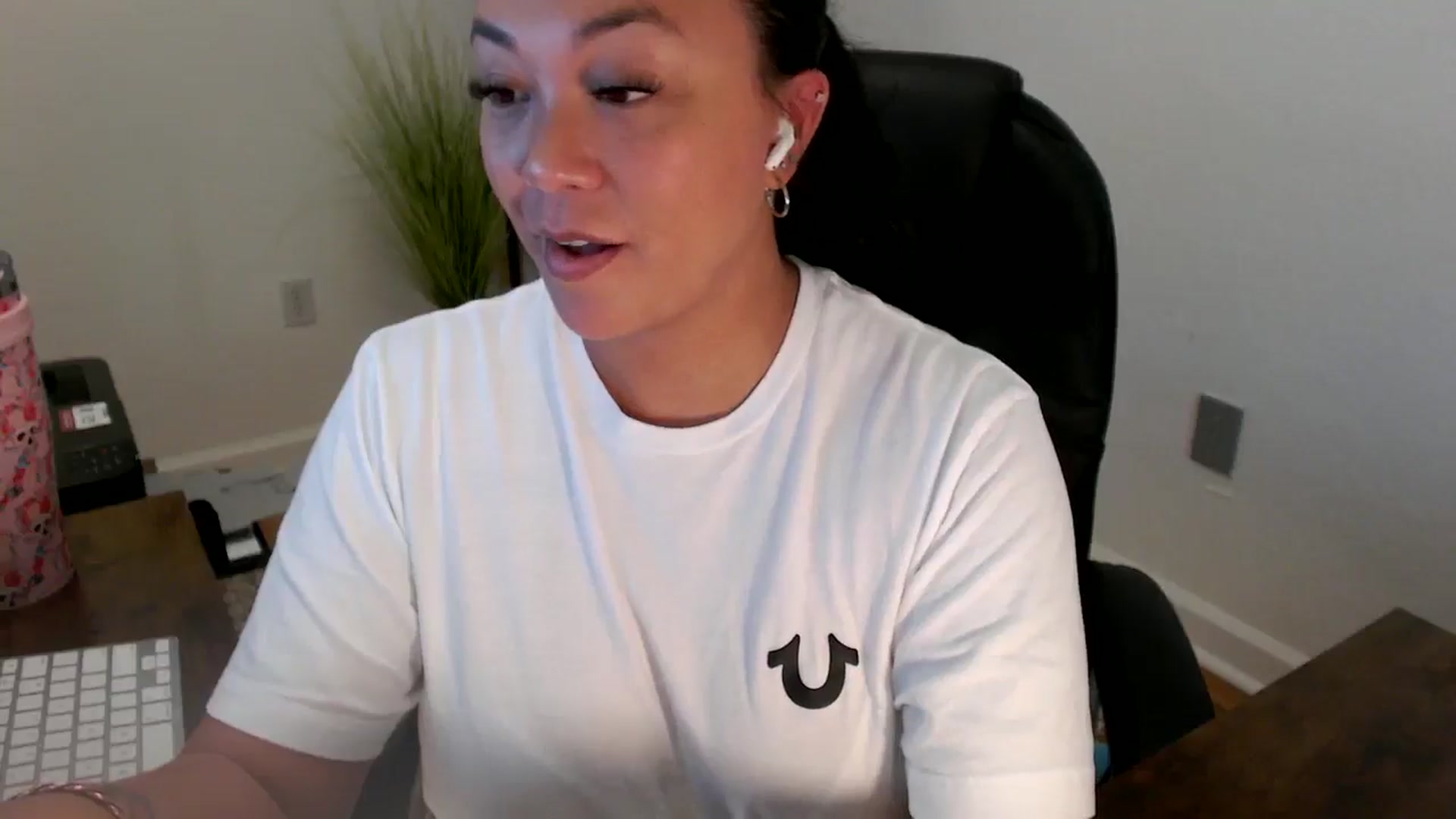 Gallery image thumbnail from MickaylaStar's myfreecams stream on, 06/18/2025, 18:15 image 2 of 20