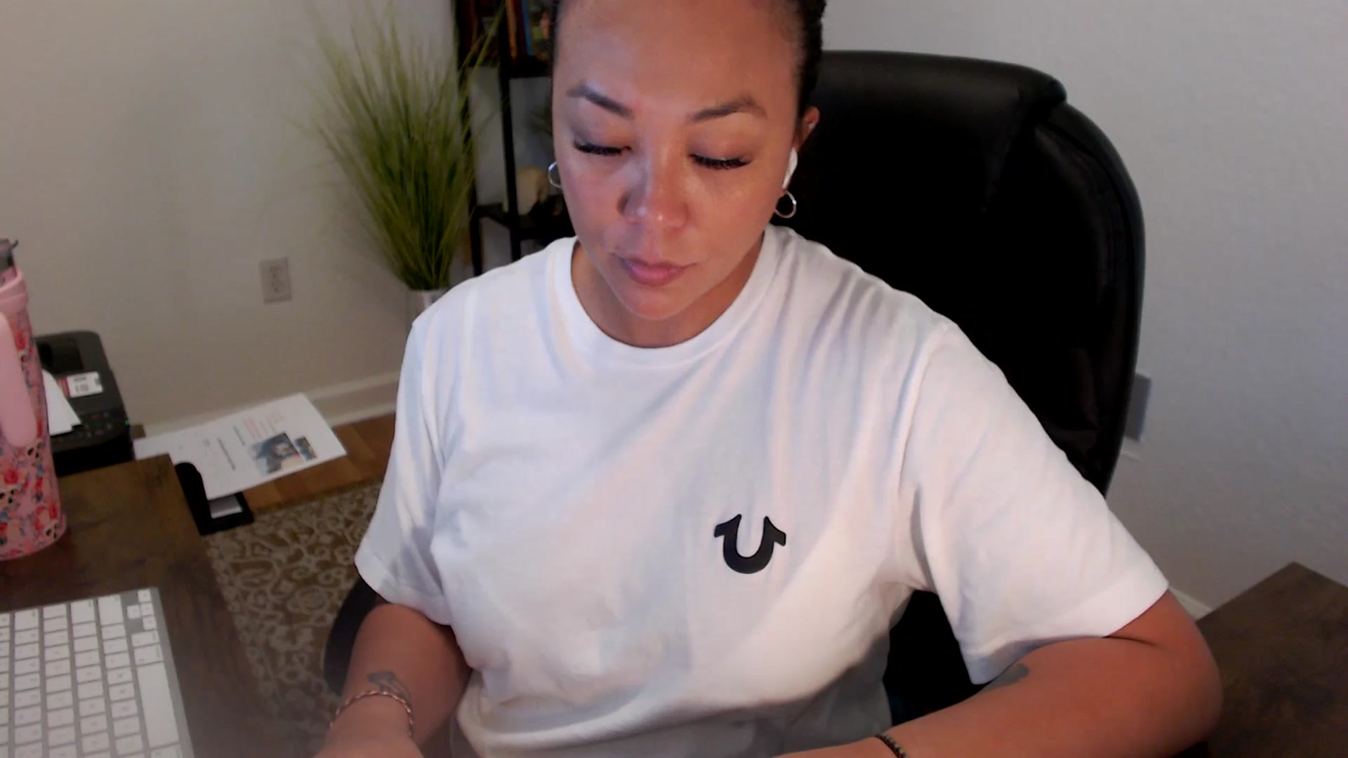 Gallery image thumbnail from MickaylaStar's myfreecams stream on, 06/18/2025, 18:15 image 14 of 20