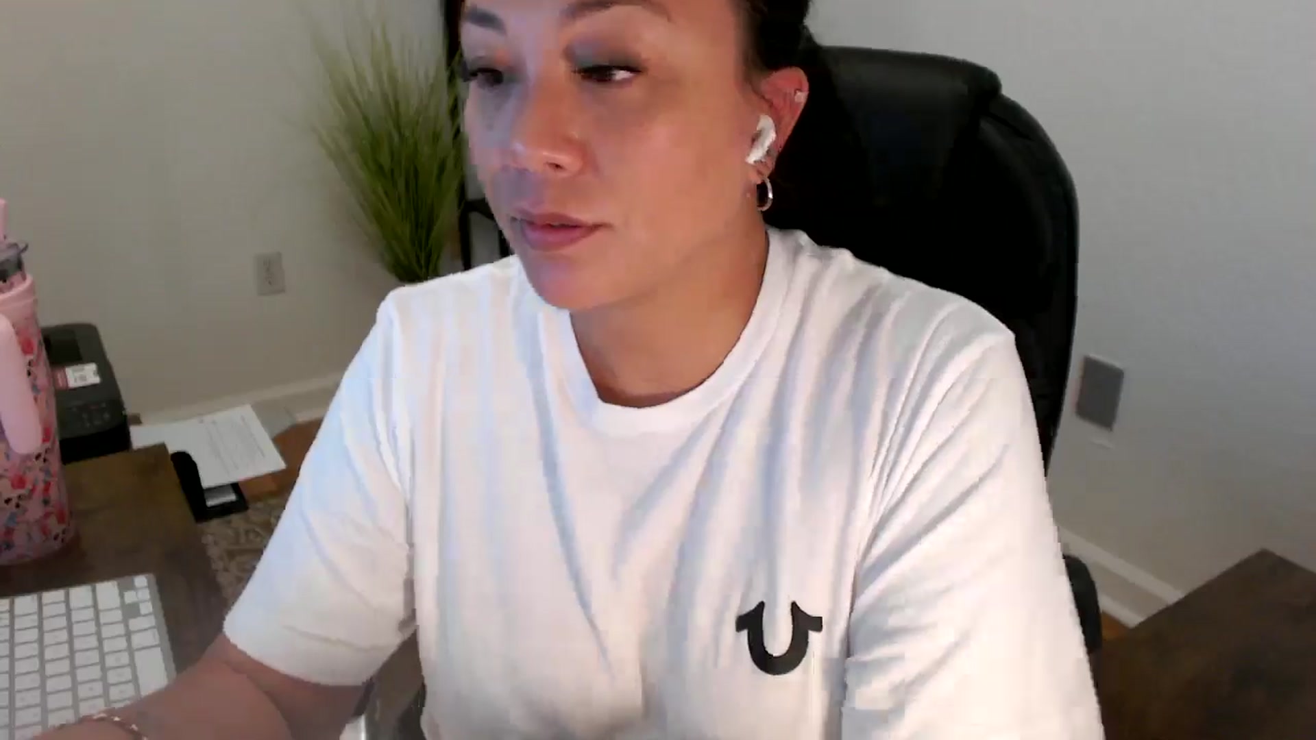 Gallery image thumbnail from MickaylaStar's myfreecams stream on, 06/18/2025, 18:15 image 10 of 20