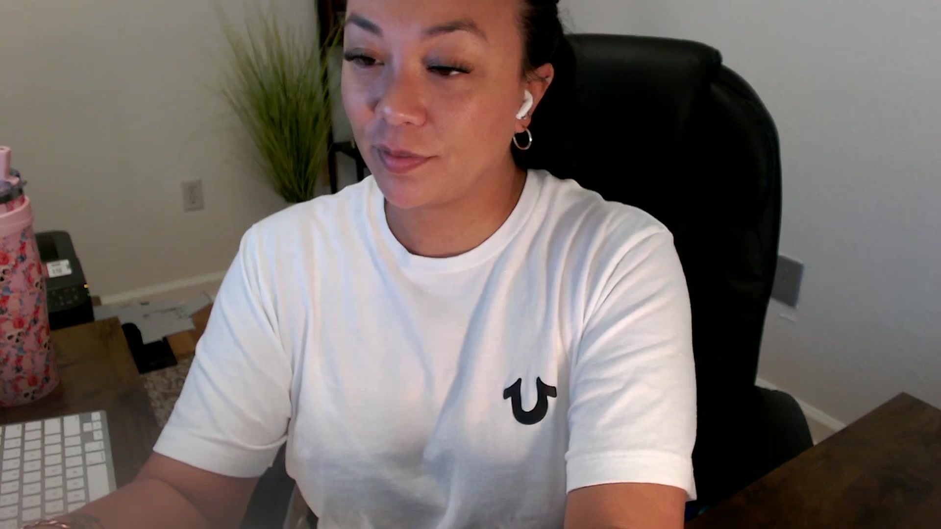 Gallery image thumbnail from MickaylaStar's myfreecams stream on, 06/18/2025, 19:18 image 11 of 20