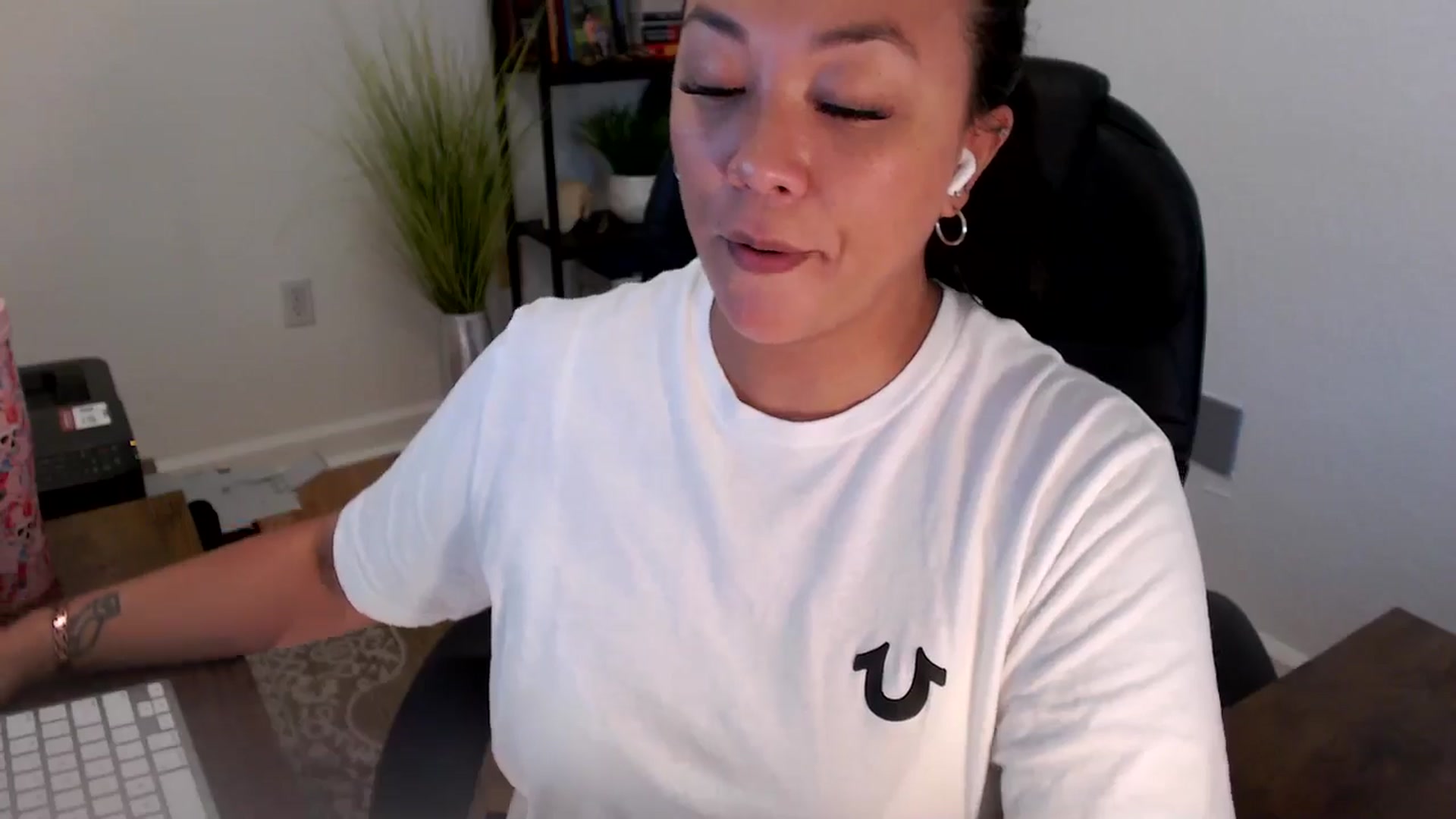 Gallery image thumbnail from MickaylaStar's myfreecams stream on, 06/18/2025, 19:18 image 18 of 20