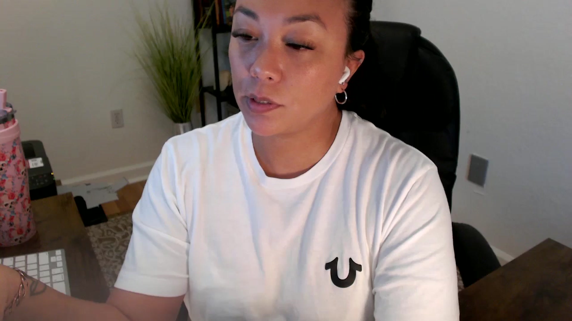 Gallery image thumbnail from MickaylaStar's myfreecams stream on, 06/18/2025, 19:18 image 12 of 20