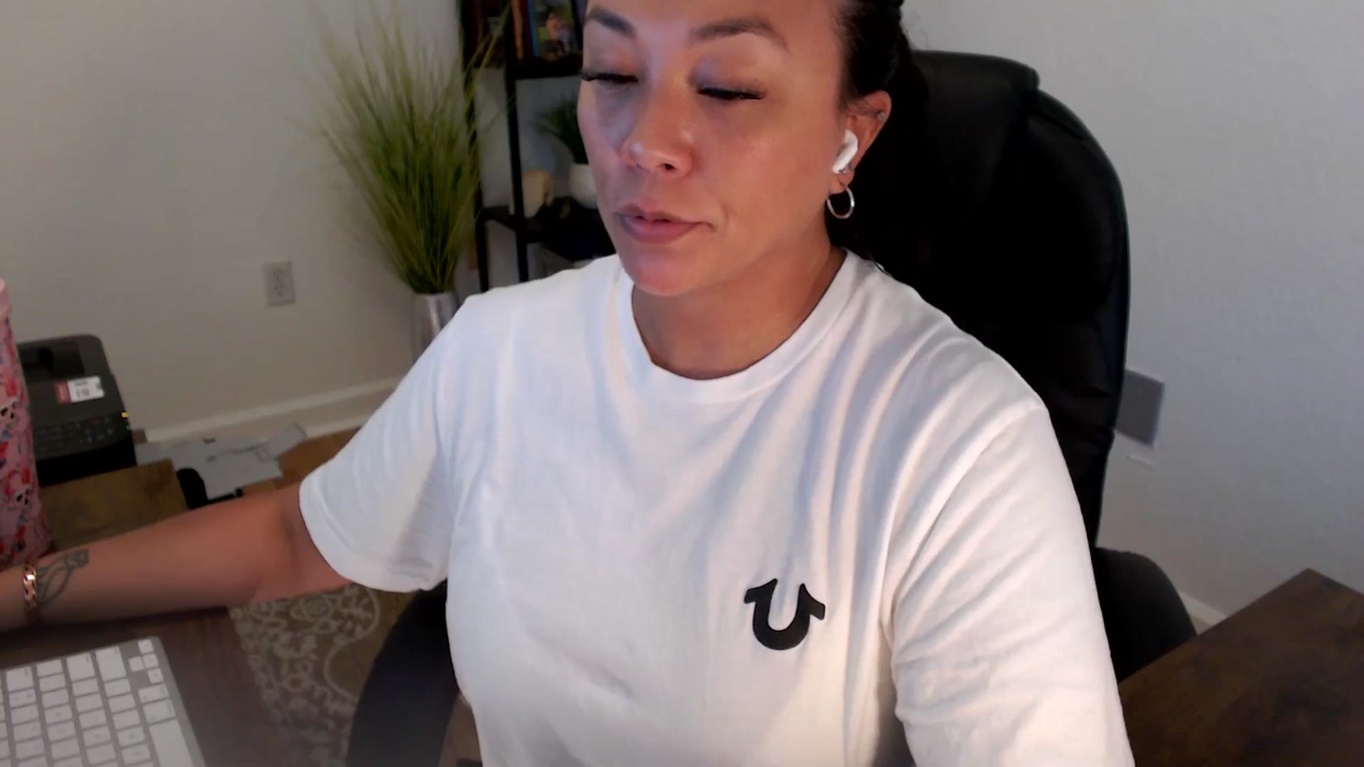 Gallery image thumbnail from MickaylaStar's myfreecams stream on, 06/18/2025, 19:18 image 20 of 20
