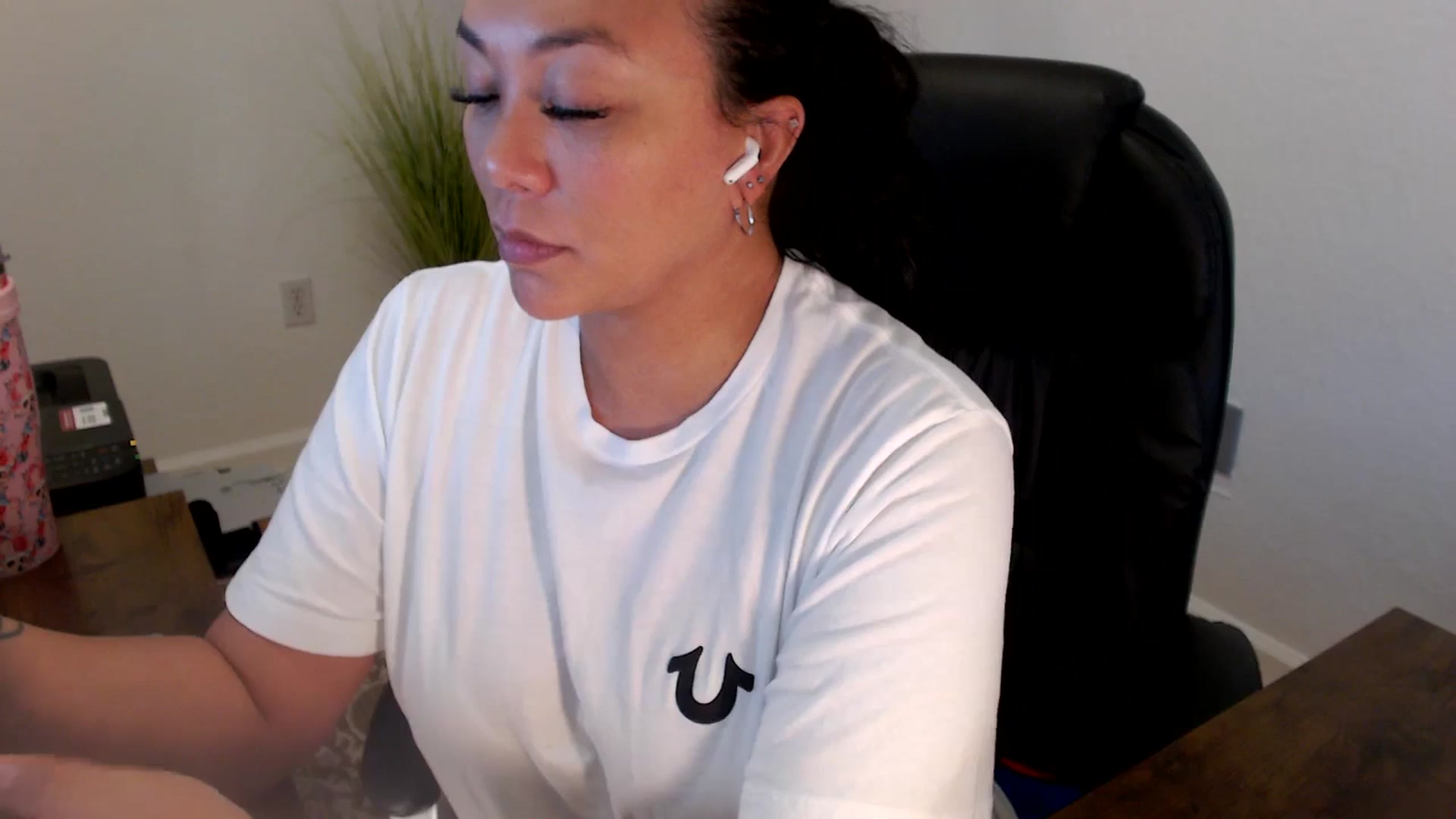 Gallery image thumbnail from MickaylaStar's myfreecams stream on, 06/18/2025, 19:18 image 2 of 20
