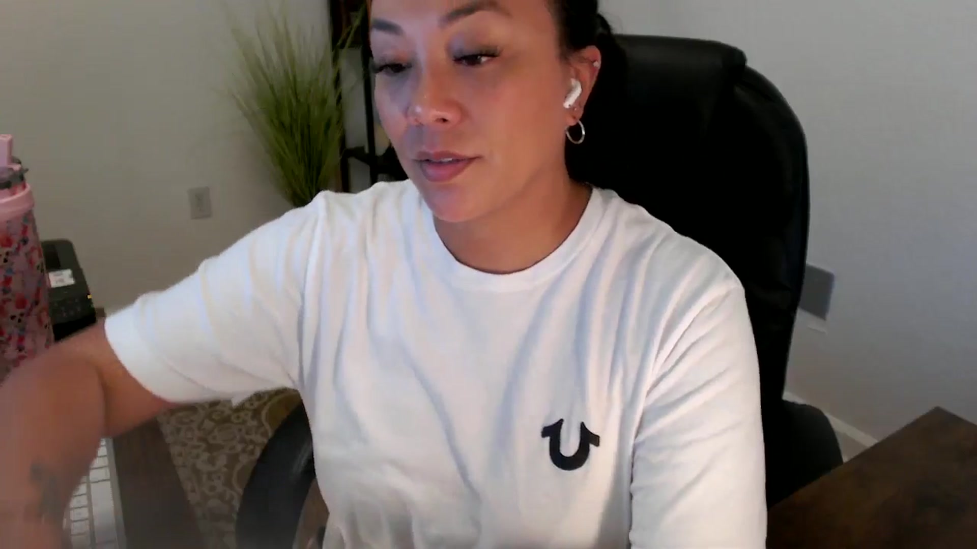 Gallery image thumbnail from MickaylaStar's myfreecams stream on, 06/18/2025, 19:18 image 9 of 20