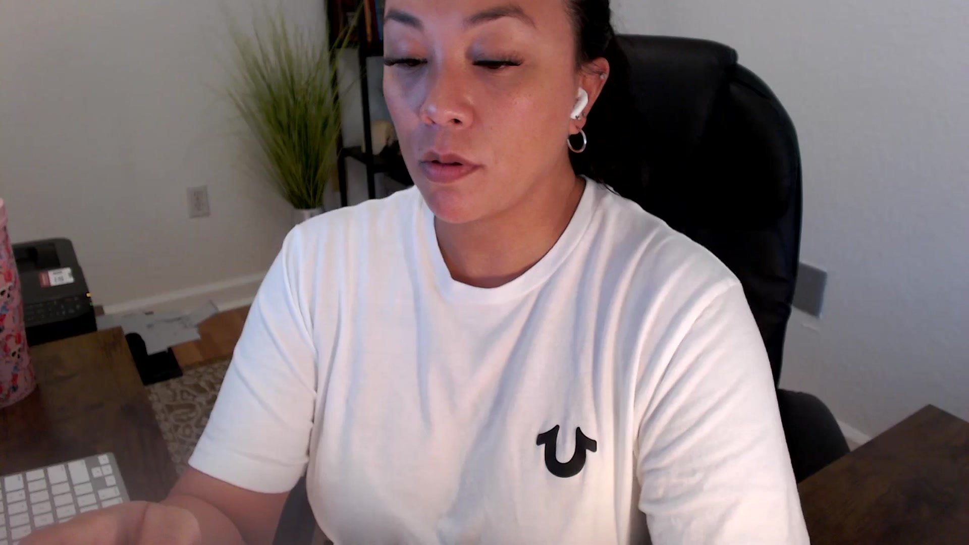 Gallery image thumbnail from MickaylaStar's myfreecams stream on, 06/18/2025, 19:18 image 19 of 20