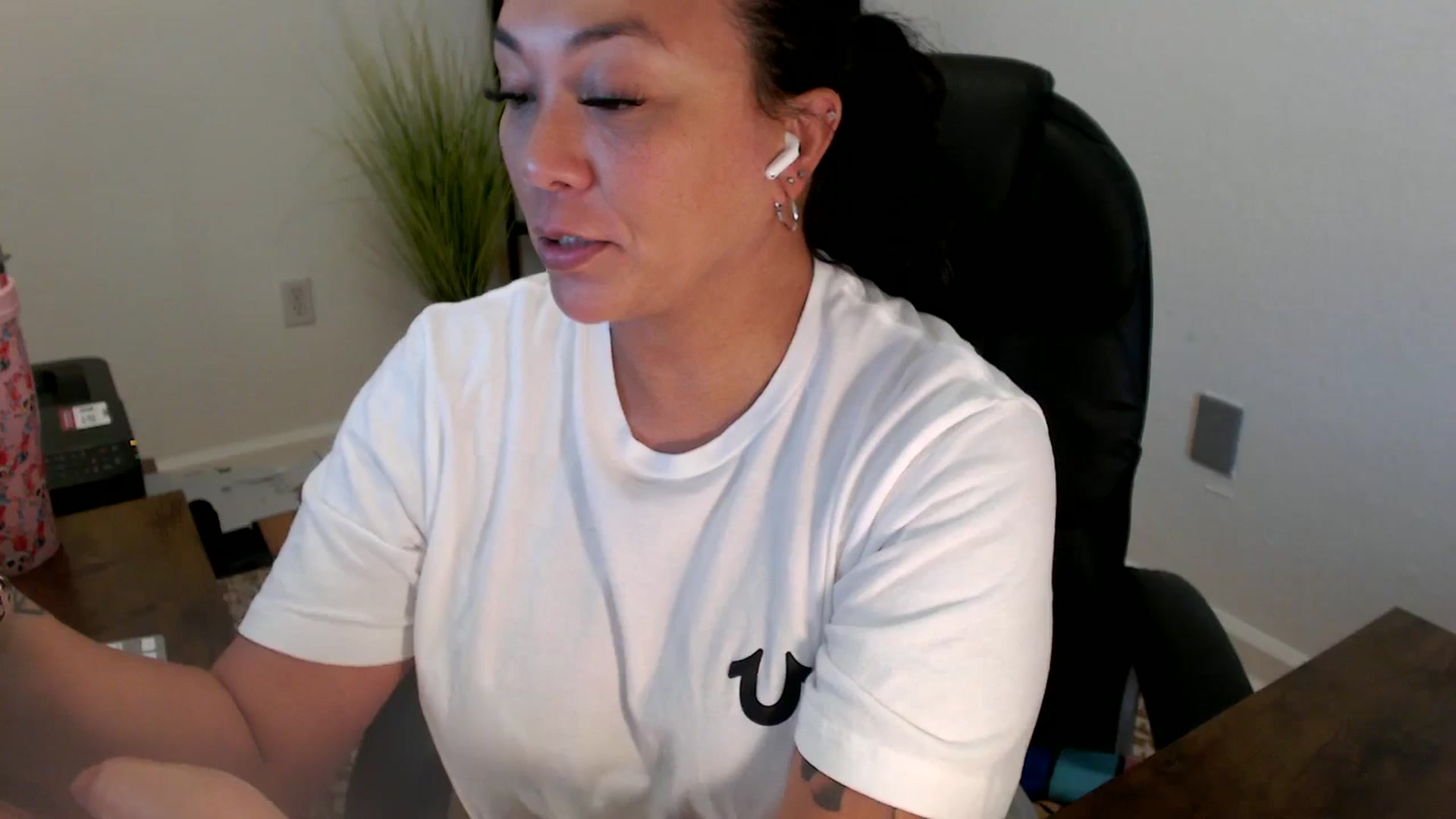 Gallery image thumbnail from MickaylaStar's myfreecams stream on, 06/18/2025, 19:18 image 3 of 20