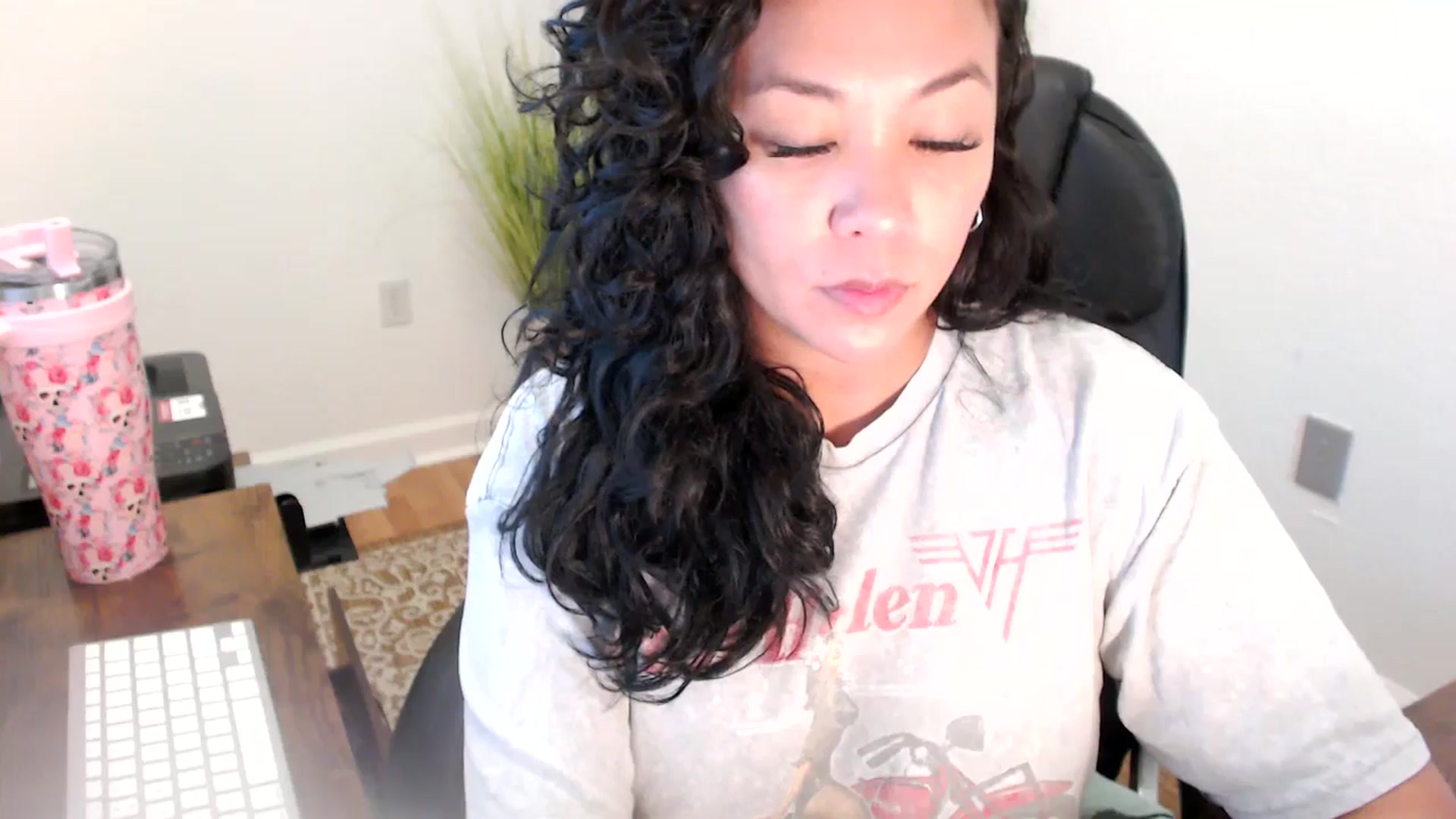 Gallery image thumbnail from MickaylaStar's myfreecams stream on, 06/19/2025, 16:22 image 7 of 20