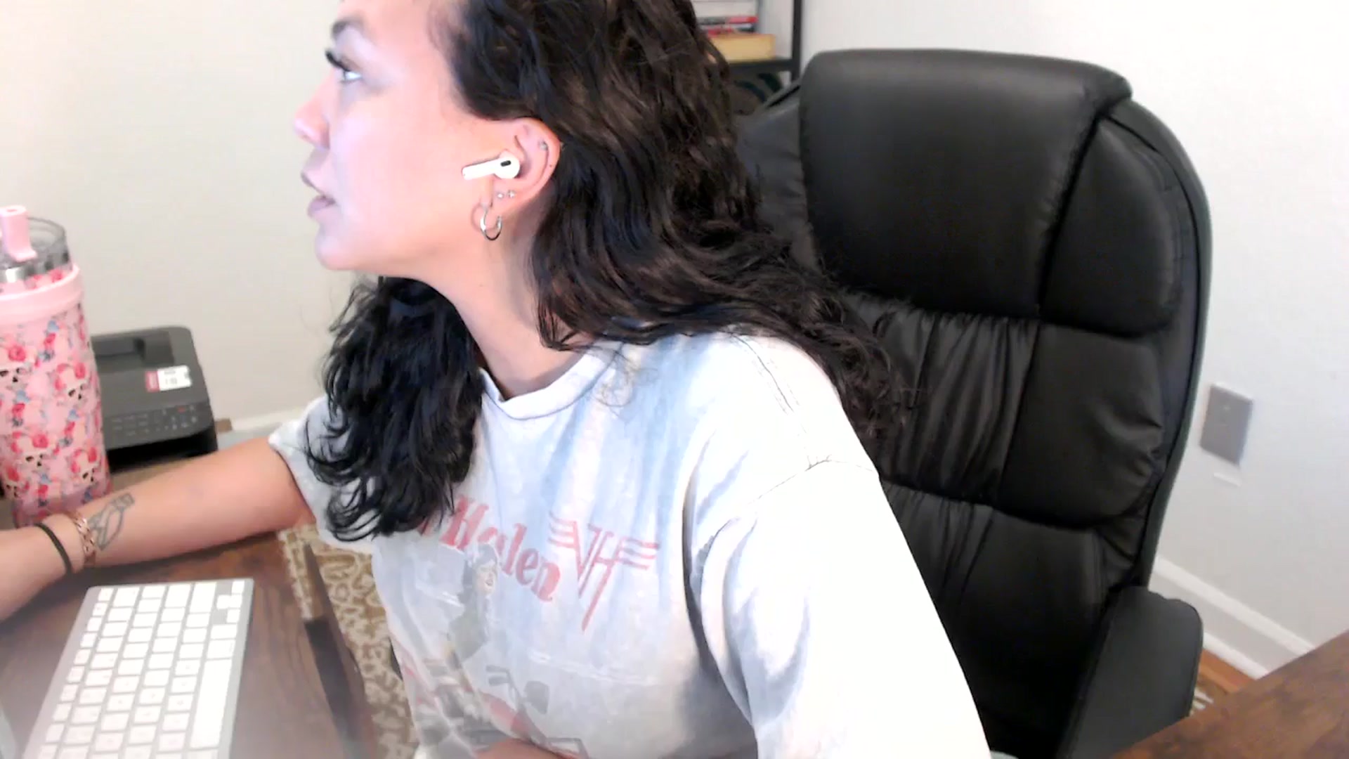 Gallery image thumbnail from MickaylaStar's myfreecams stream on, 06/19/2025, 16:22 image 1 of 20