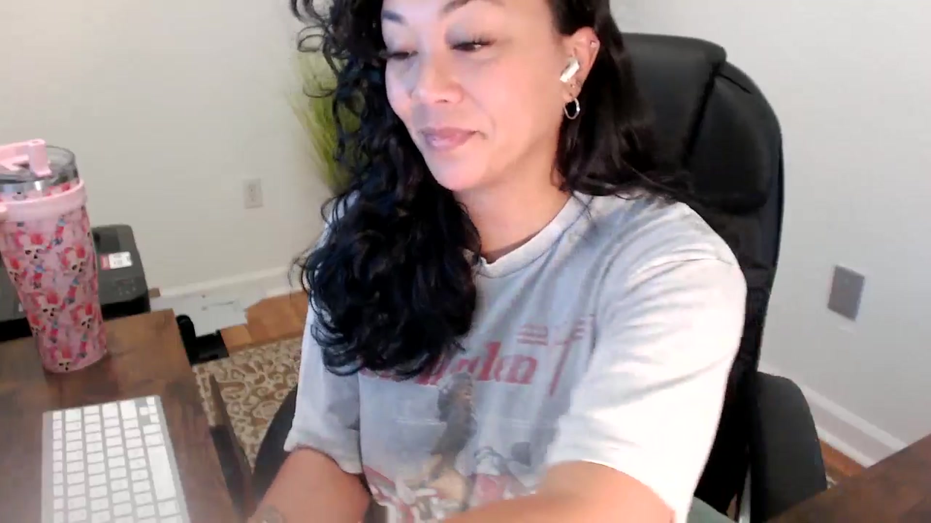 Gallery image thumbnail from MickaylaStar's myfreecams stream on, 06/19/2025, 16:22 image 10 of 20
