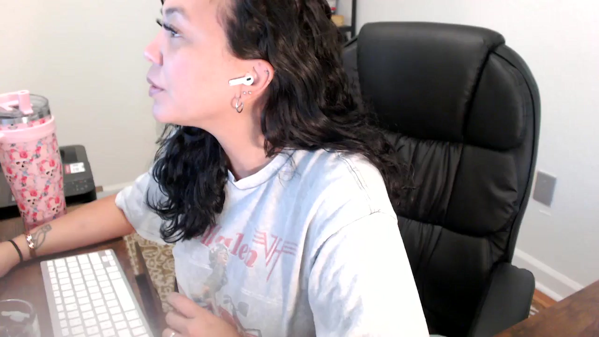 Gallery image thumbnail from MickaylaStar's myfreecams stream on, 06/19/2025, 16:22 image 2 of 20