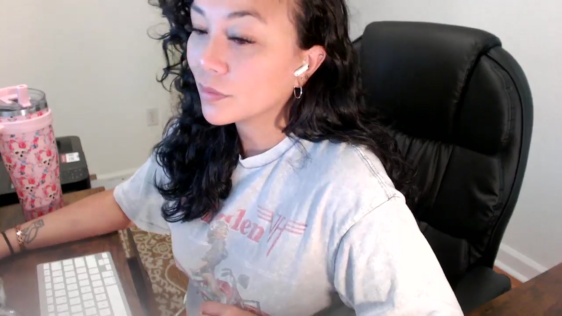 Gallery image thumbnail from MickaylaStar's myfreecams stream on, 06/19/2025, 16:22 image 4 of 20