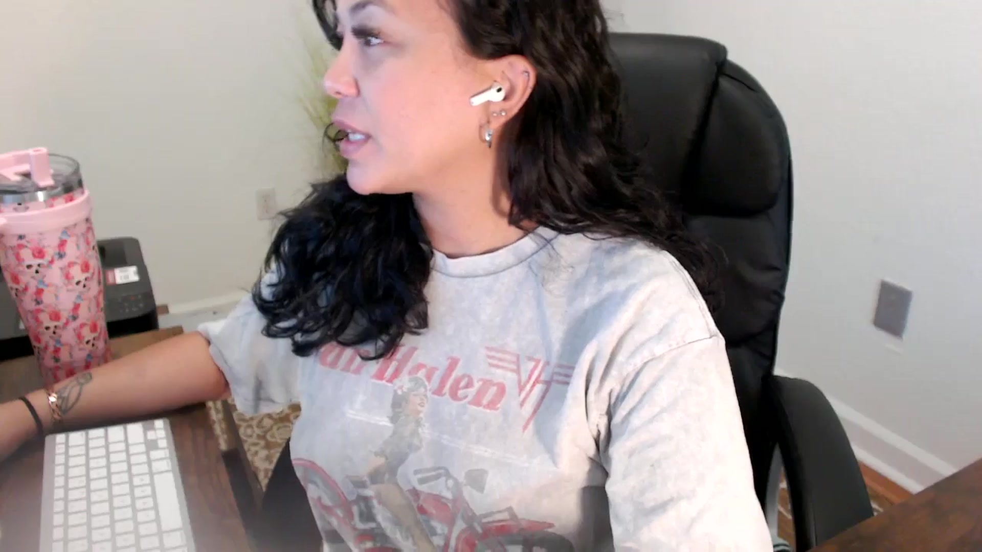 Gallery image thumbnail from MickaylaStar's myfreecams stream on, 06/19/2025, 16:22 image 12 of 20
