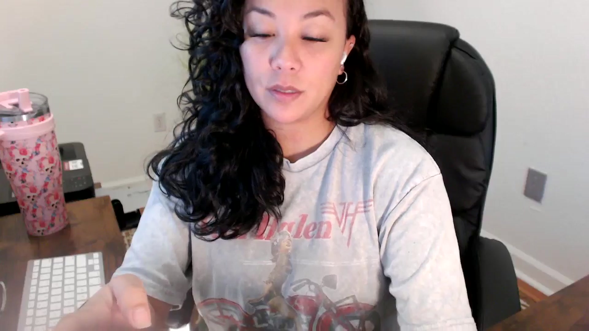 Gallery image thumbnail from MickaylaStar's myfreecams stream on, 06/19/2025, 16:22 image 6 of 20