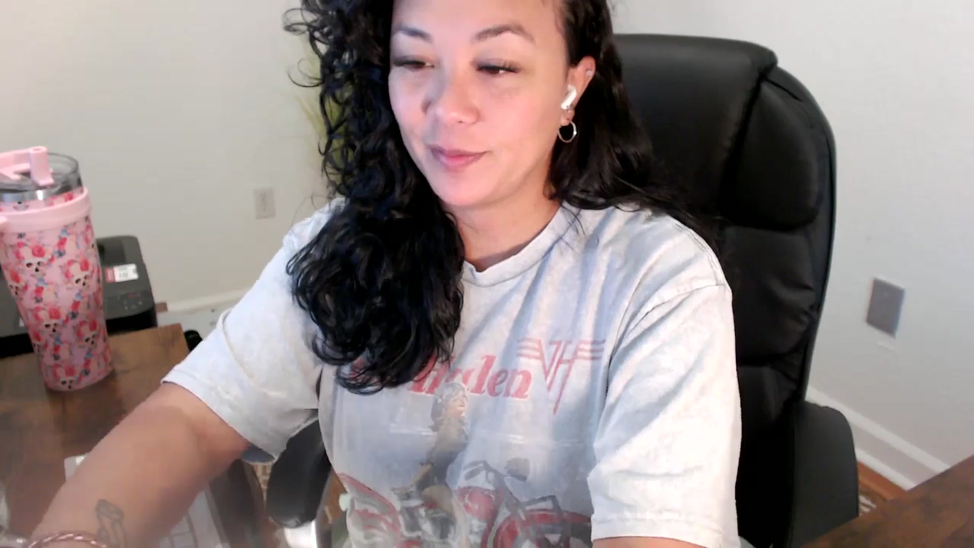 Gallery image thumbnail from MickaylaStar's myfreecams stream on, 06/19/2025, 16:22 image 3 of 20