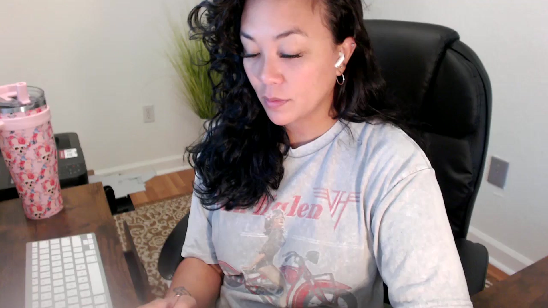 Gallery image thumbnail from MickaylaStar's myfreecams stream on, 06/19/2025, 16:22 image 8 of 20