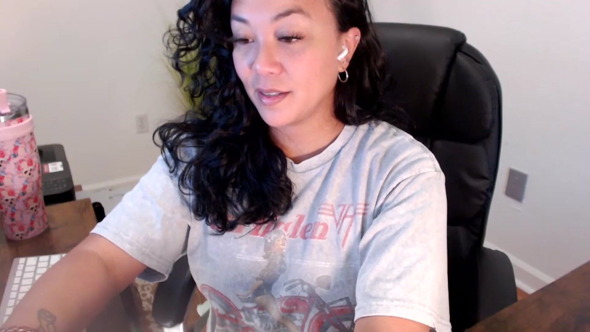 Gallery image thumbnail from MickaylaStar's myfreecams stream on, 06/19/2025, 16:49 image 9 of 20